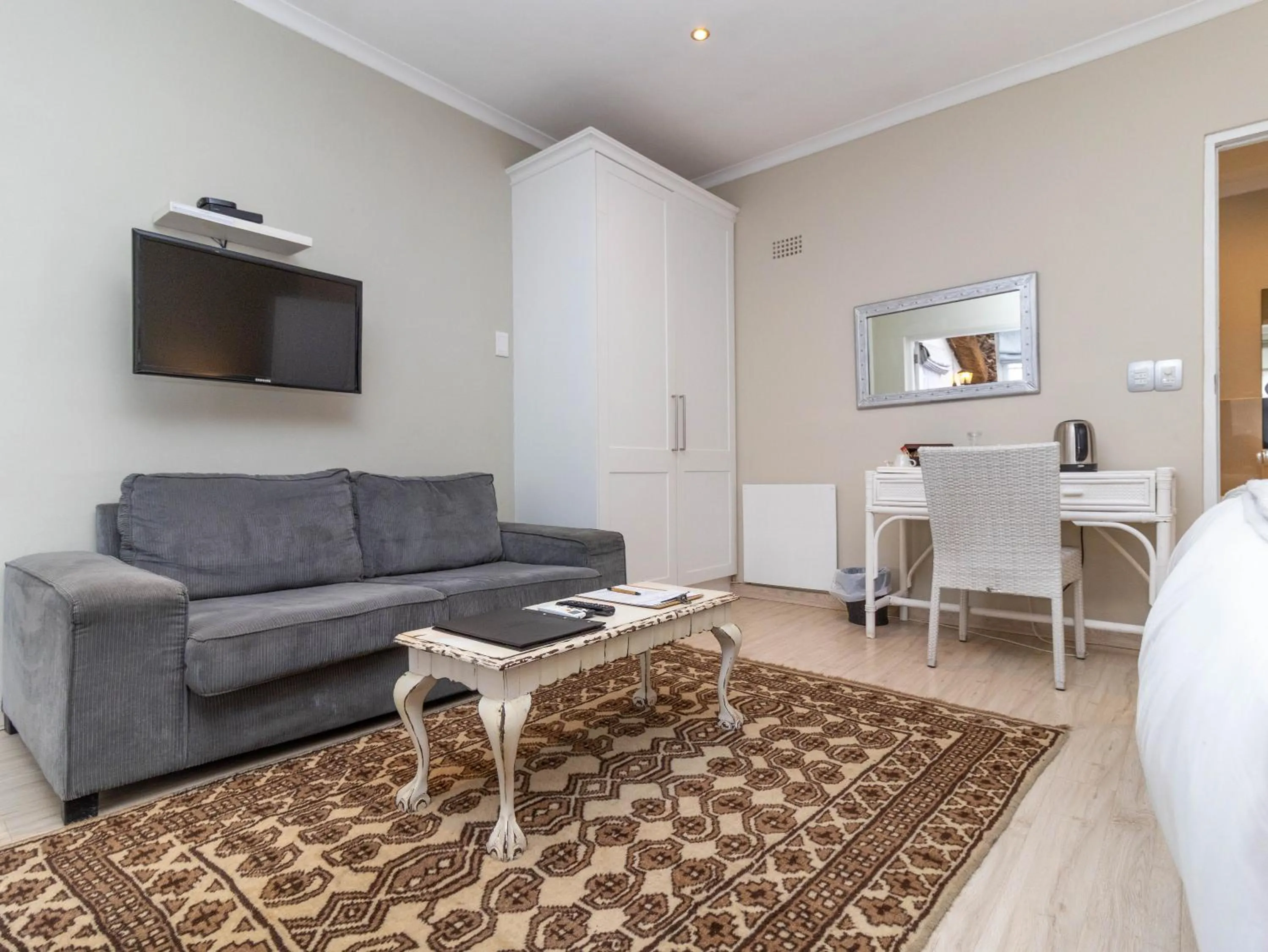 TV and multimedia in Whale Rock Luxury Lodge