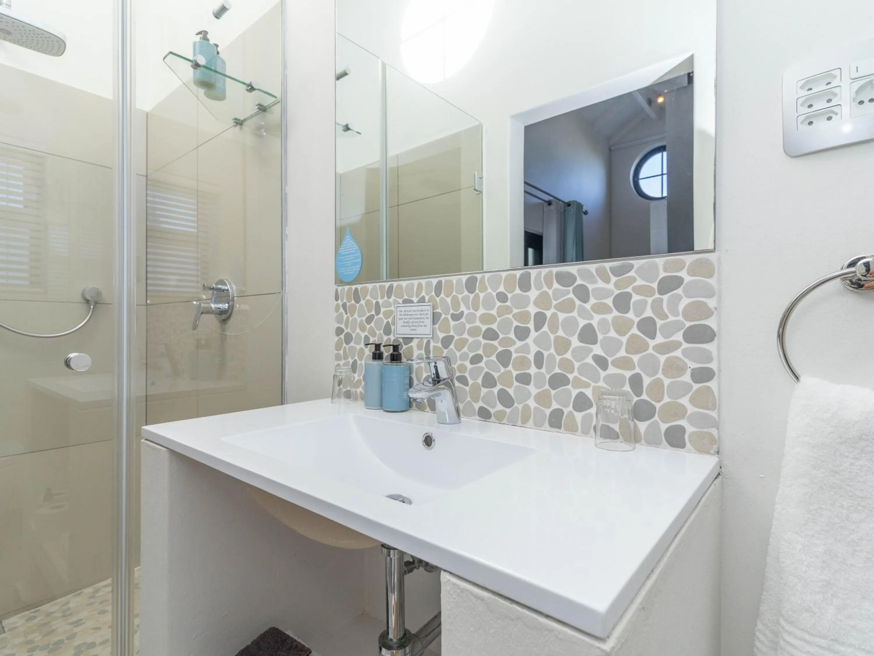 Shower in Whale Rock Luxury Lodge