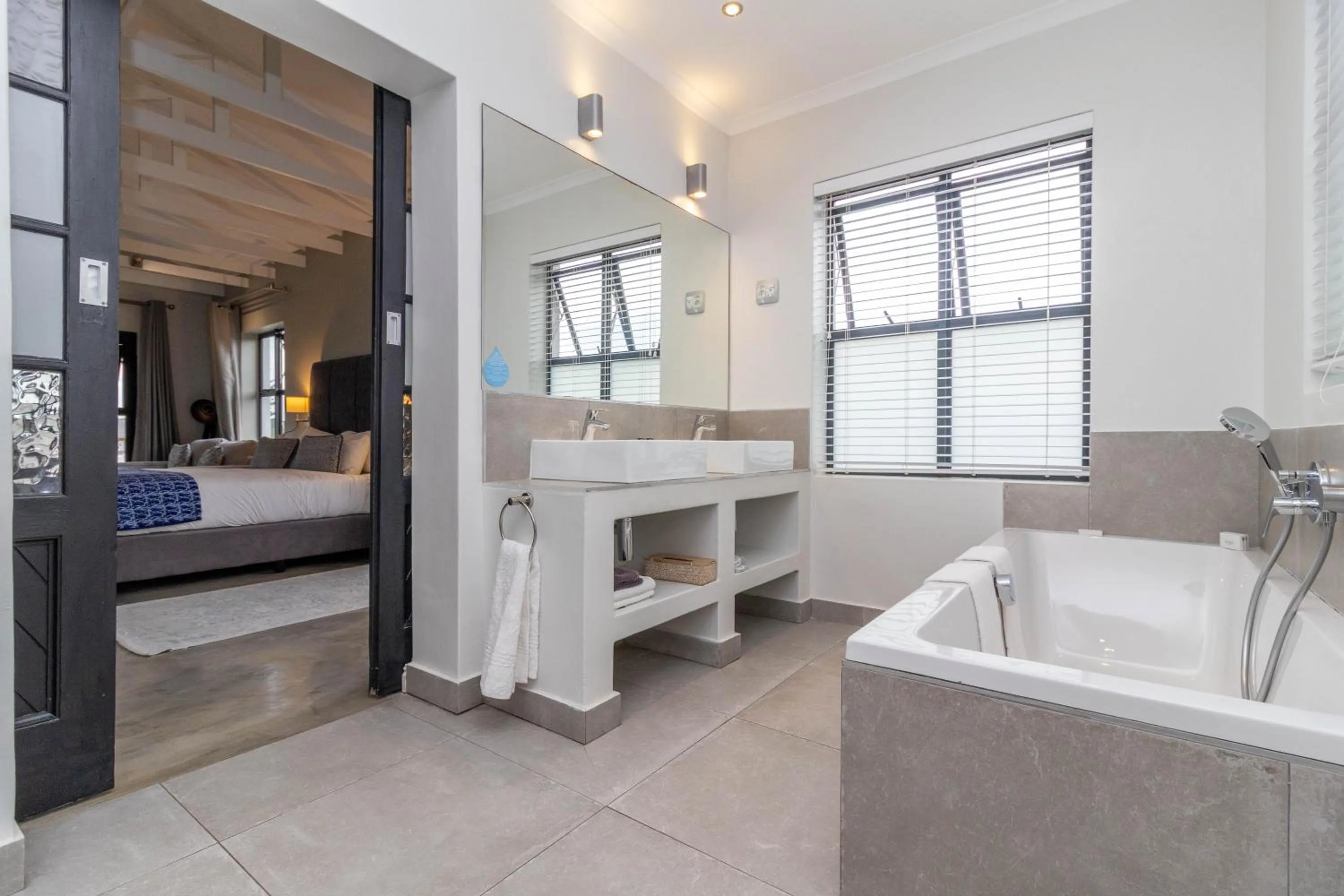 Bed in Whale Rock Luxury Lodge