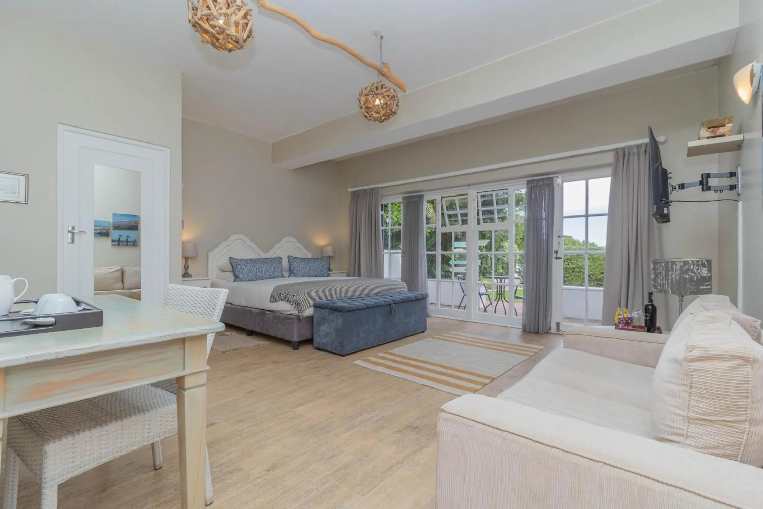 Deluxe Room with Garden View - single occupancy in Whale Rock Luxury Lodge Deluxe Room with Garden View - single occupancy in Whale Rock Luxury Lodge