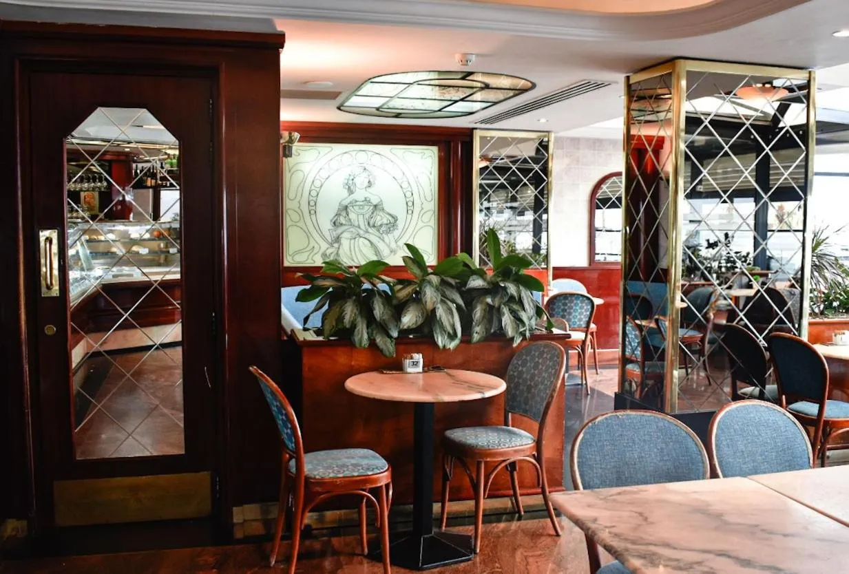 Restaurant/places to eat in QAWRA Palace Resort & SPA