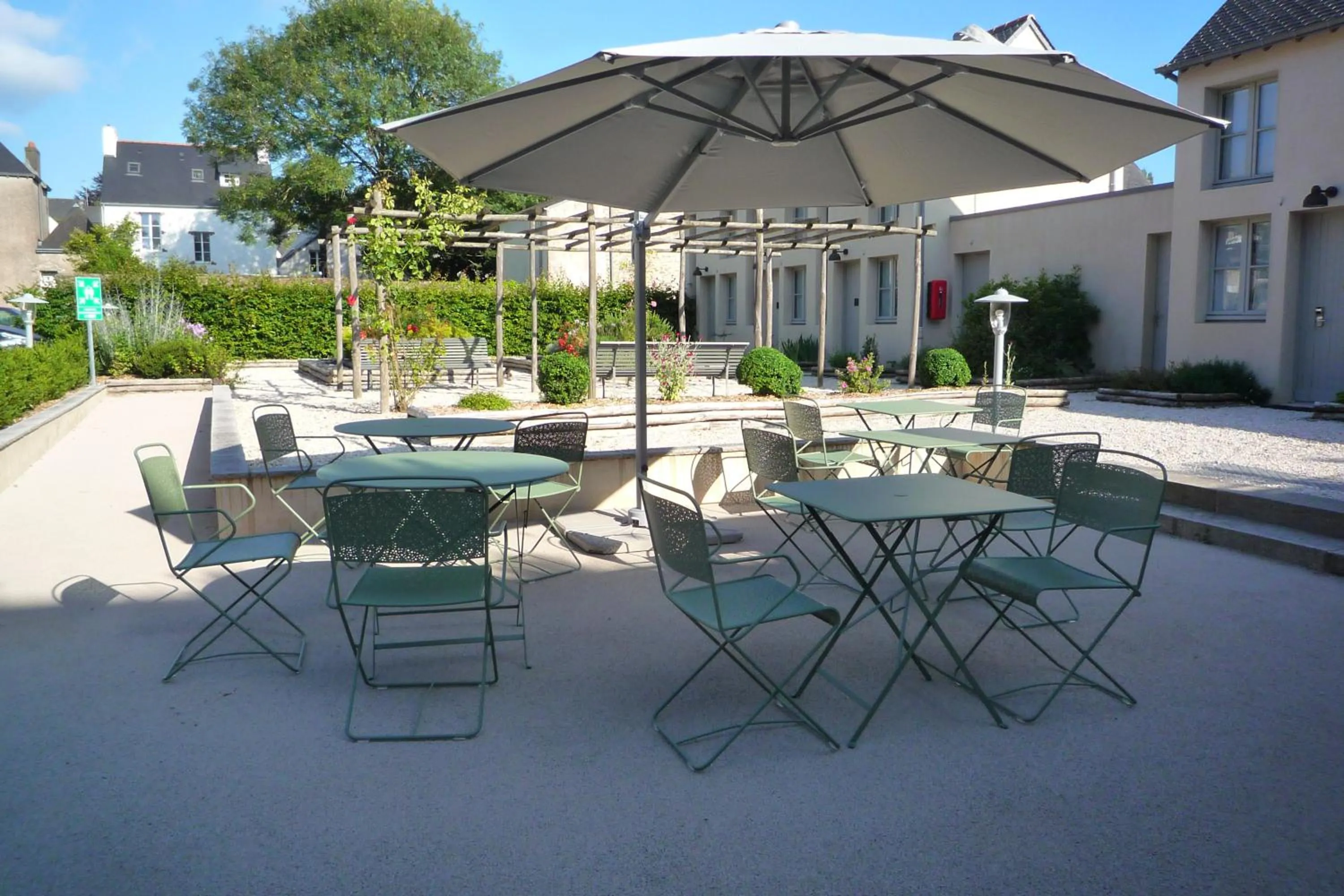 Patio in Hôtel Ginkgo - SPA Biloba