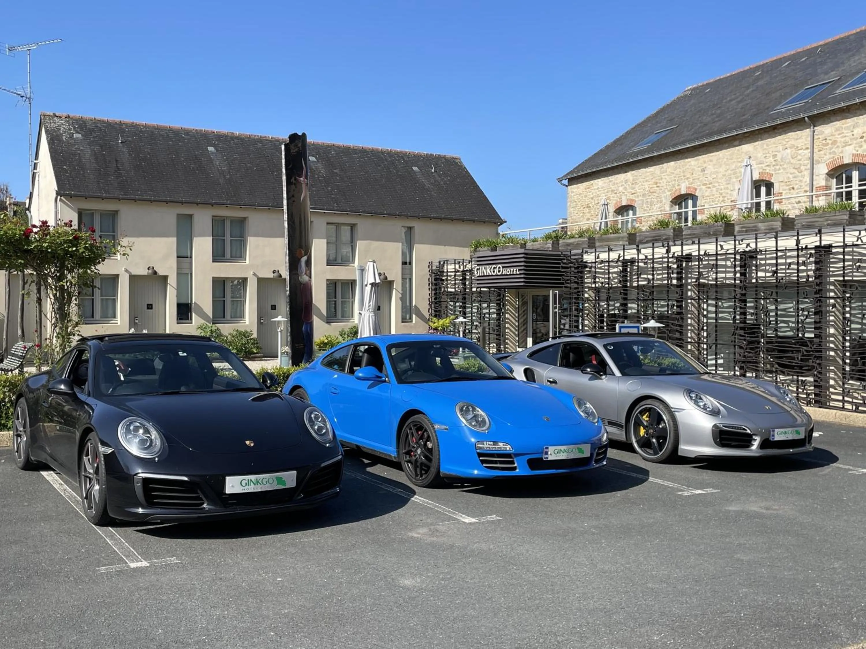 Parking in Hôtel Ginkgo - SPA Biloba