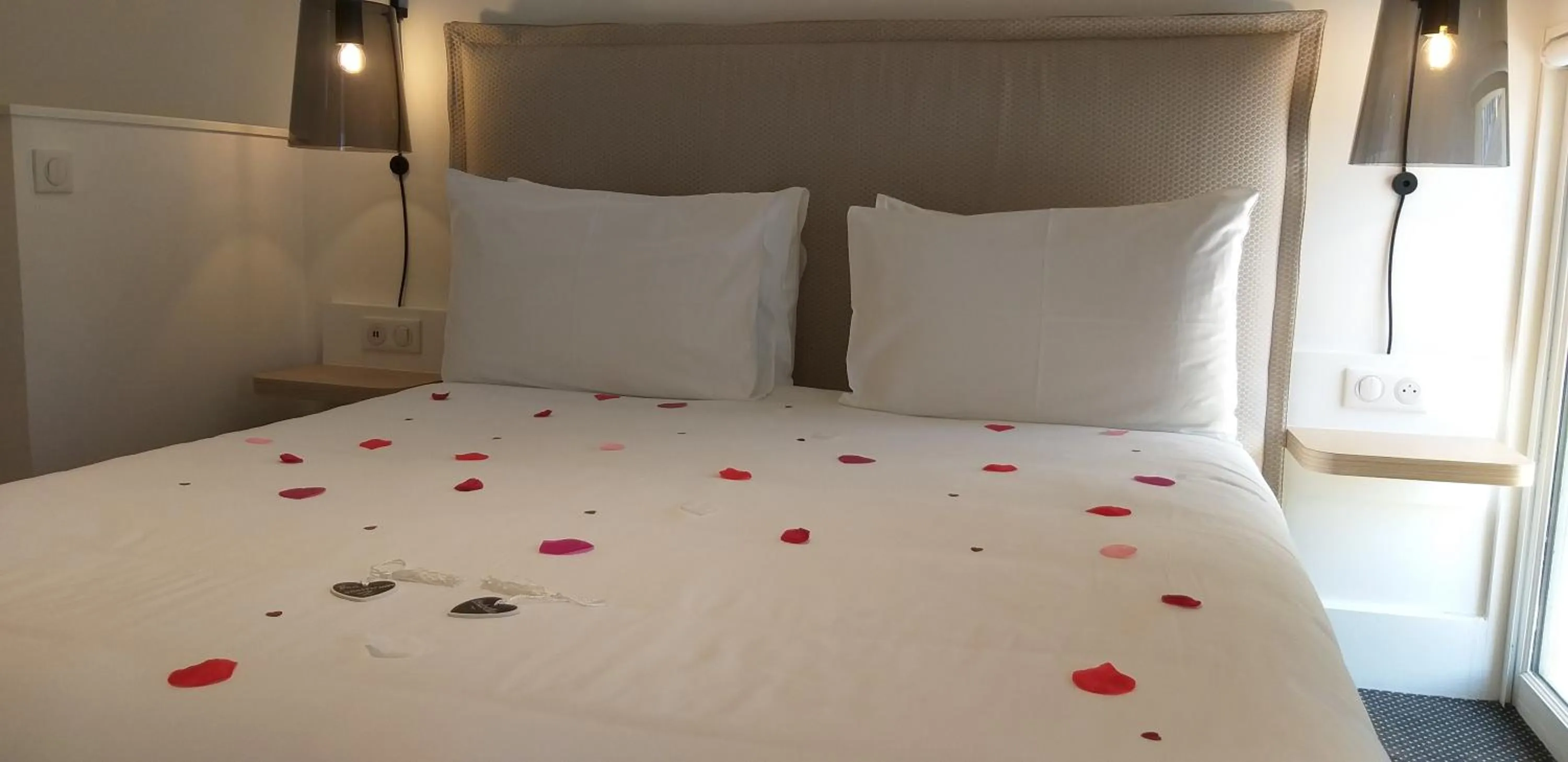 Bed in Hôtel Ginkgo - SPA Biloba