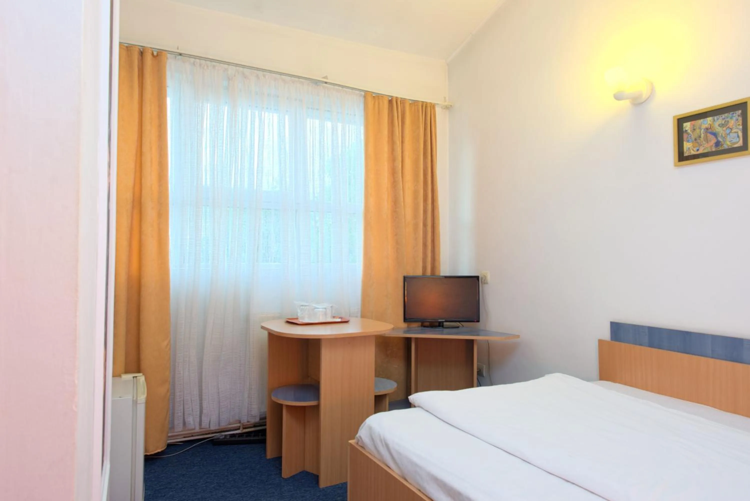 Photo of the whole room, Bed in Pensiunea Leo