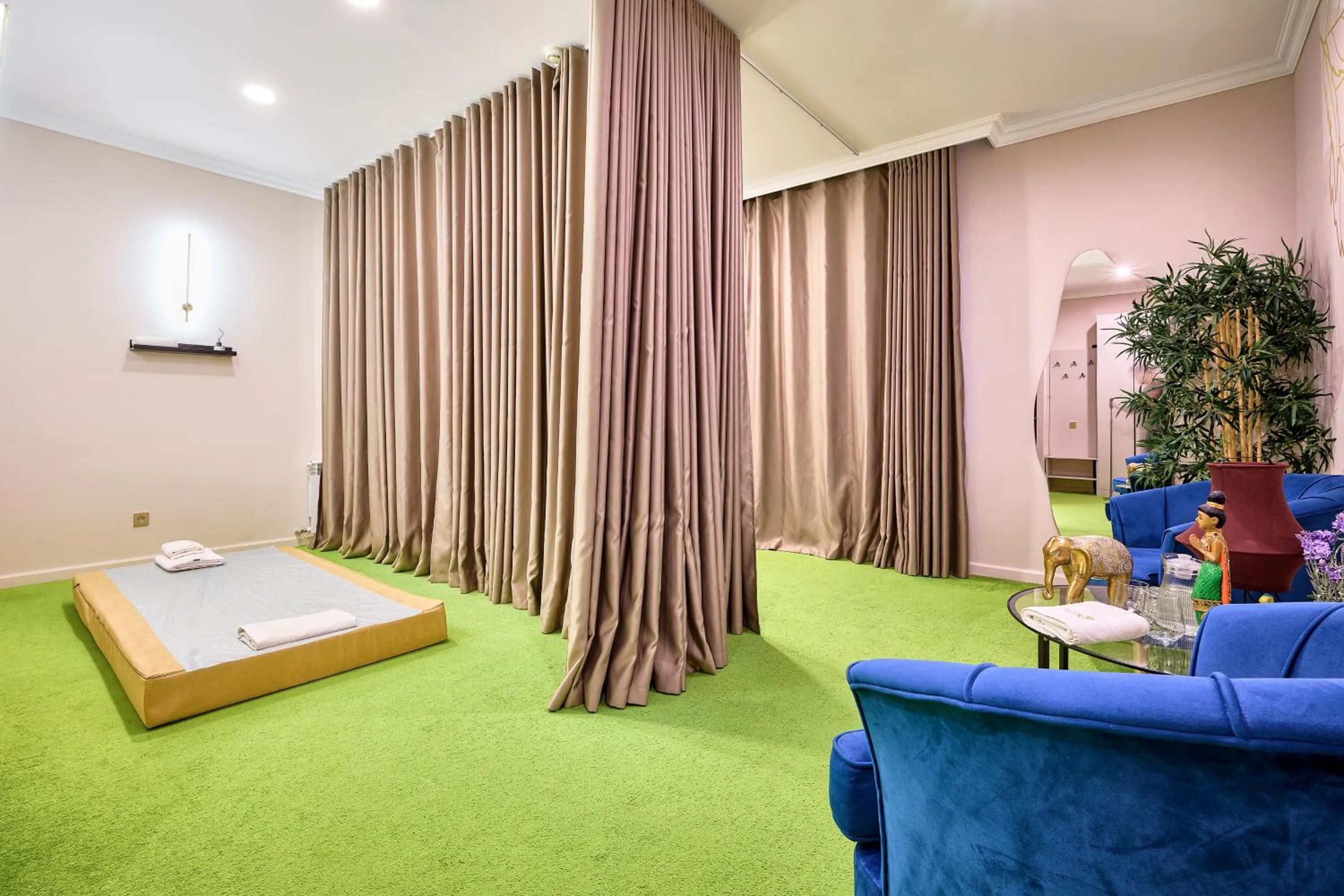 Massage, Bed in Aisha Bibi Hotel & Spa