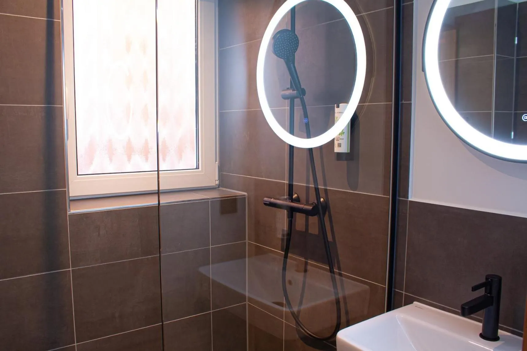 Shower in Project JUNE - ehemals Landgasthof Jüterbog