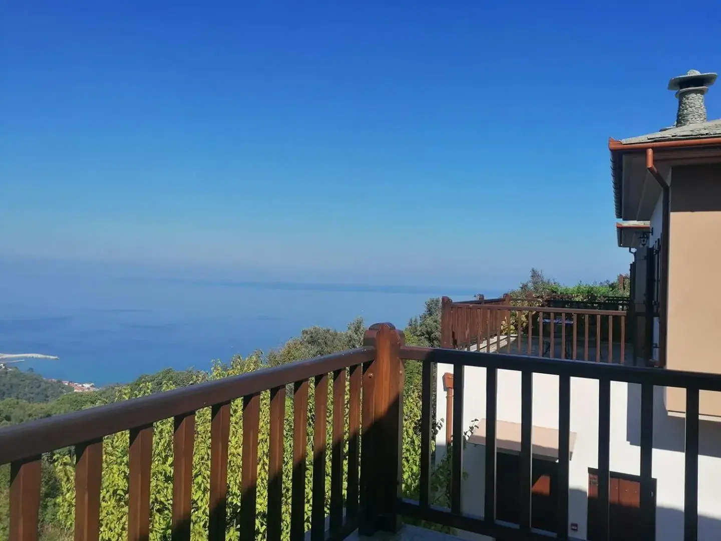 Standard Apartment with Panoramic View in Lions Nine Standard Apartment with Panoramic View in Lions Nine