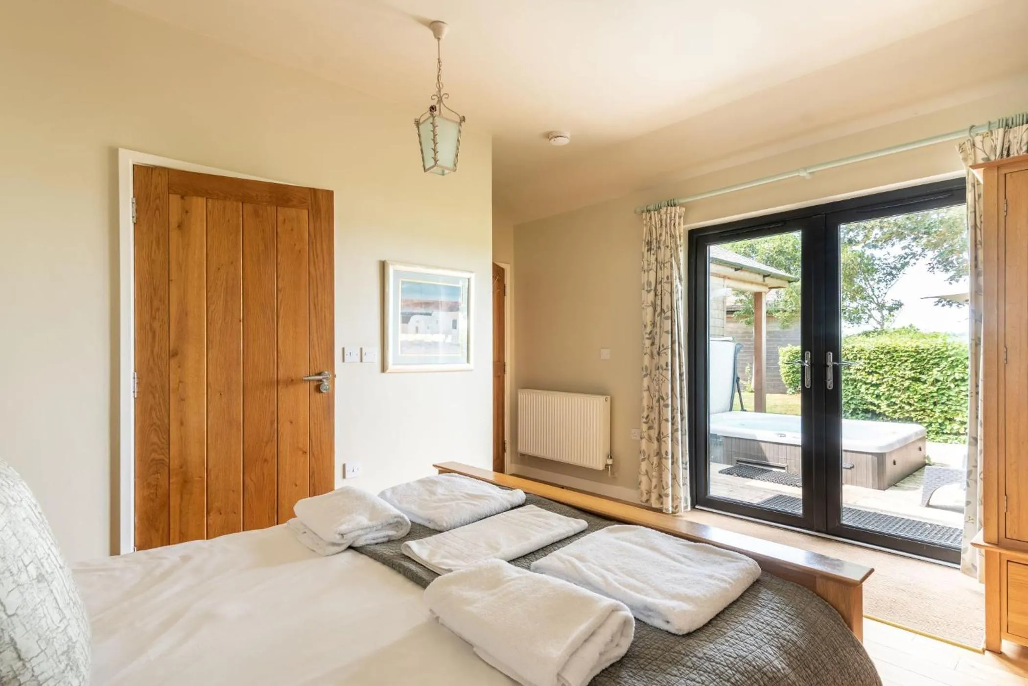 Hot Tub, Bed in Tor Farm Lodge