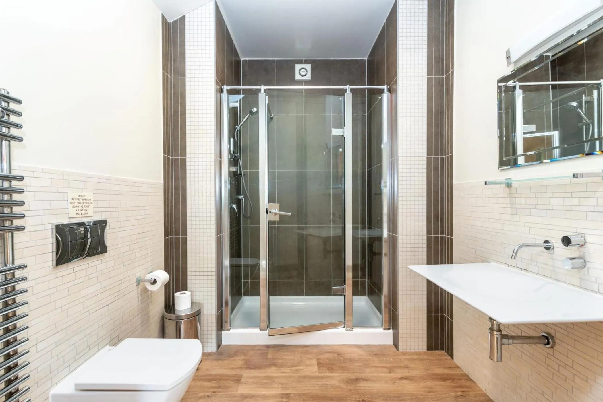 Shower in Tor Farm Lodge