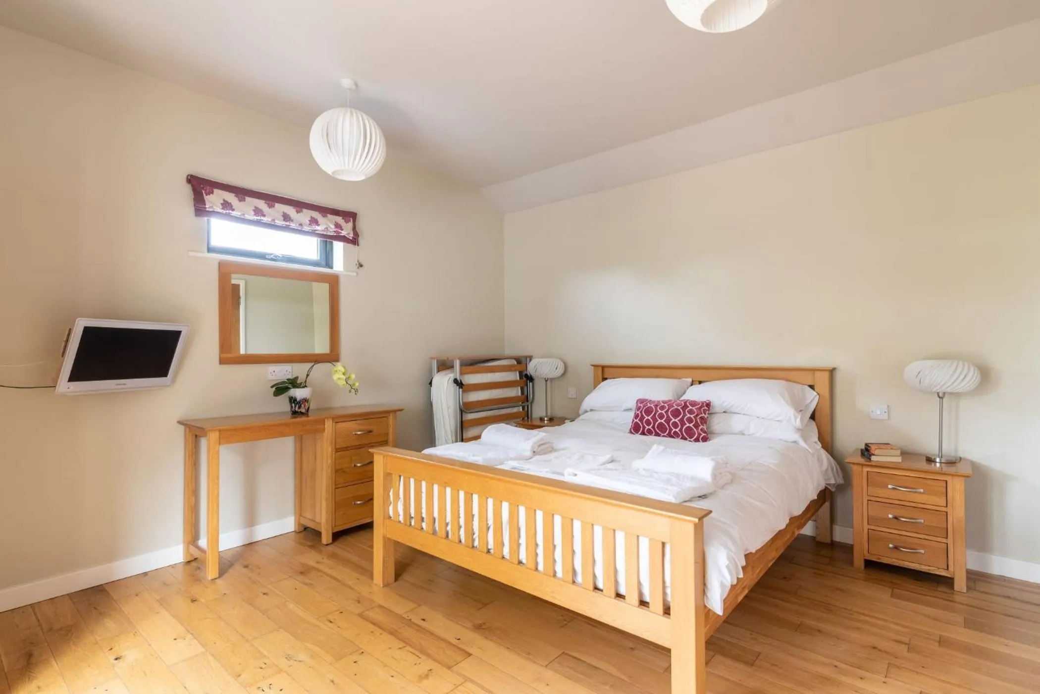 Bedroom, Bed in Tor Farm Lodge