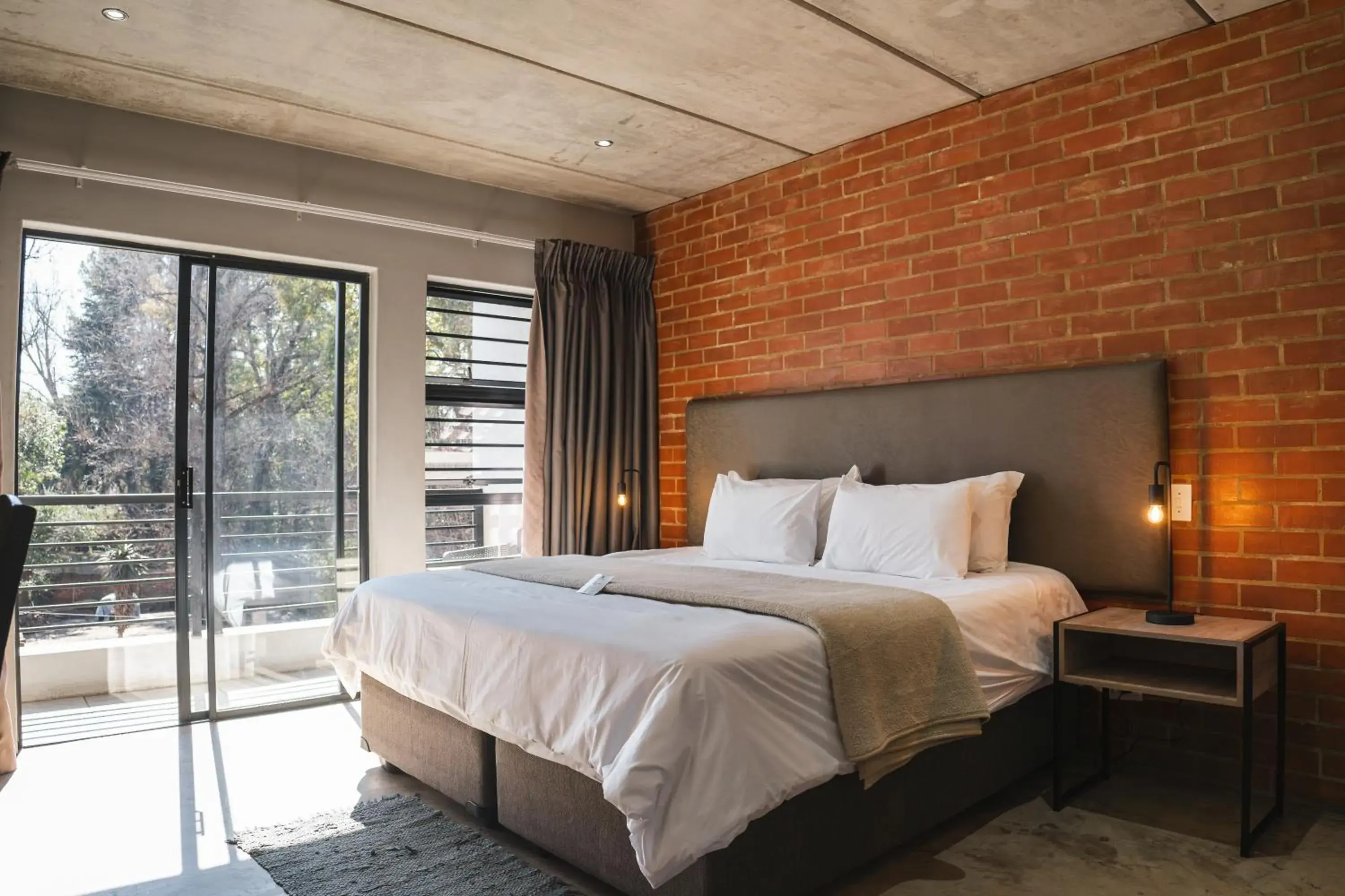 Deluxe Rooms in The Wild Peach - Menlyn Deluxe Rooms in The Wild Peach - Menlyn