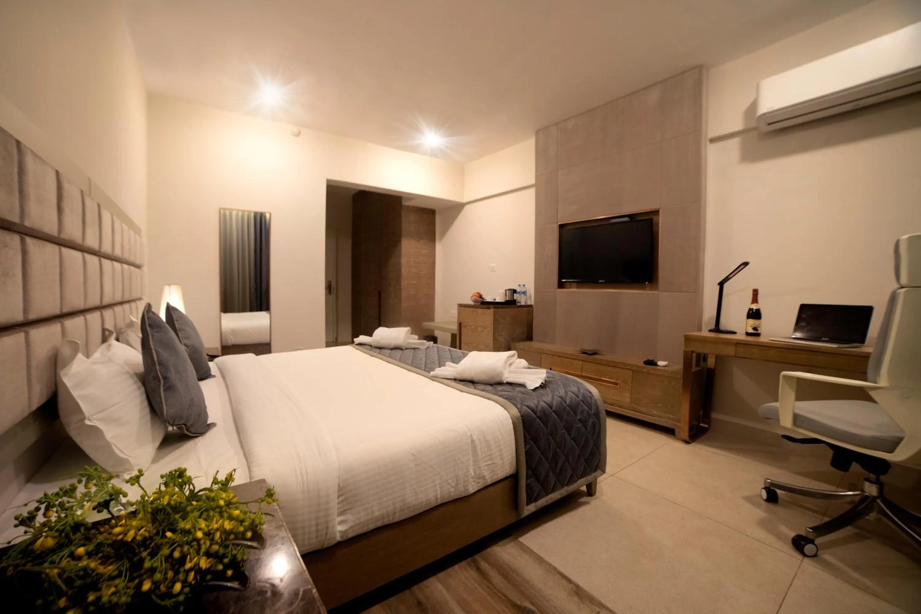 Photo of the whole room in juSTa Rangers Munnar