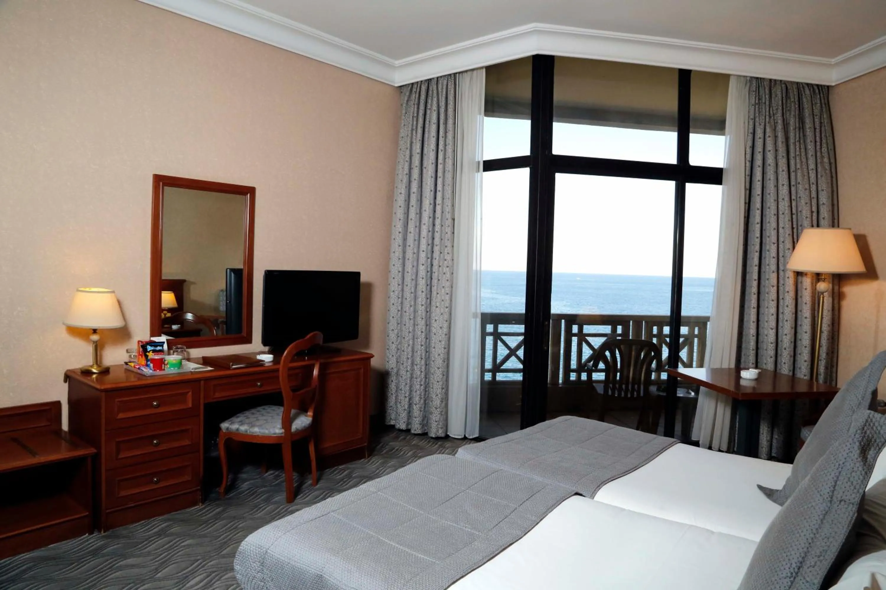 Balcony/Terrace, Bed in Bayview Hotel Beirut