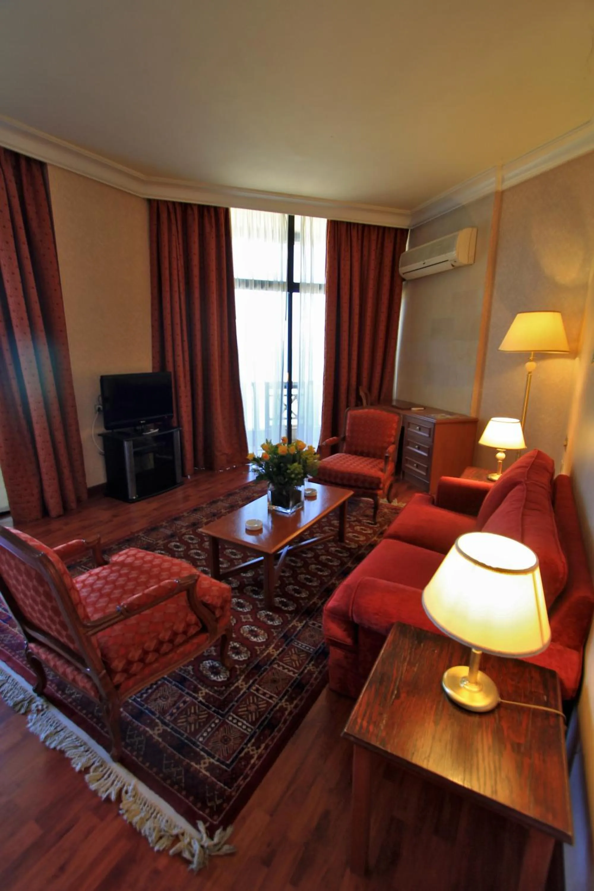 Living room in Bayview Hotel Beirut