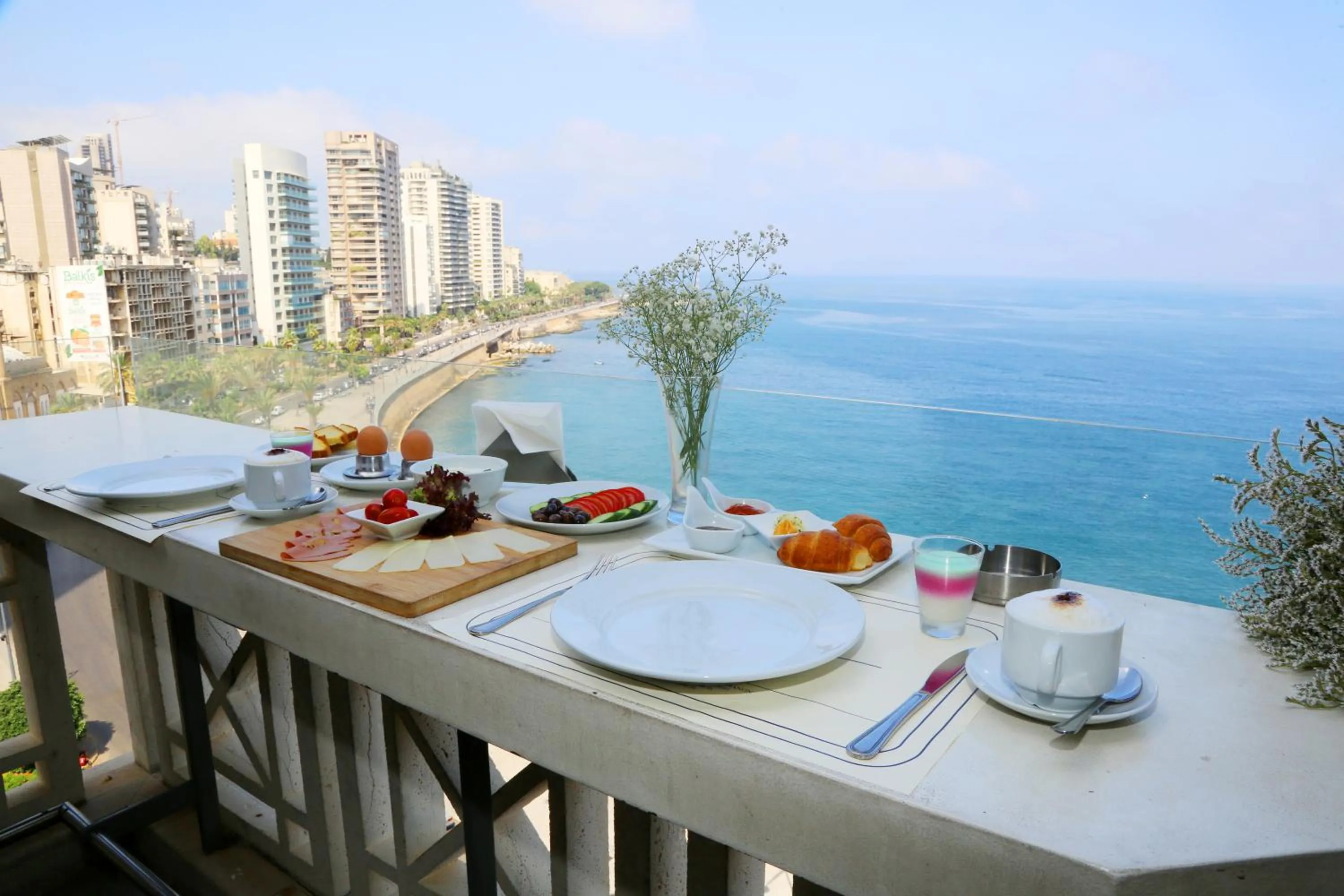 Restaurant/places to eat in Bayview Hotel Beirut
