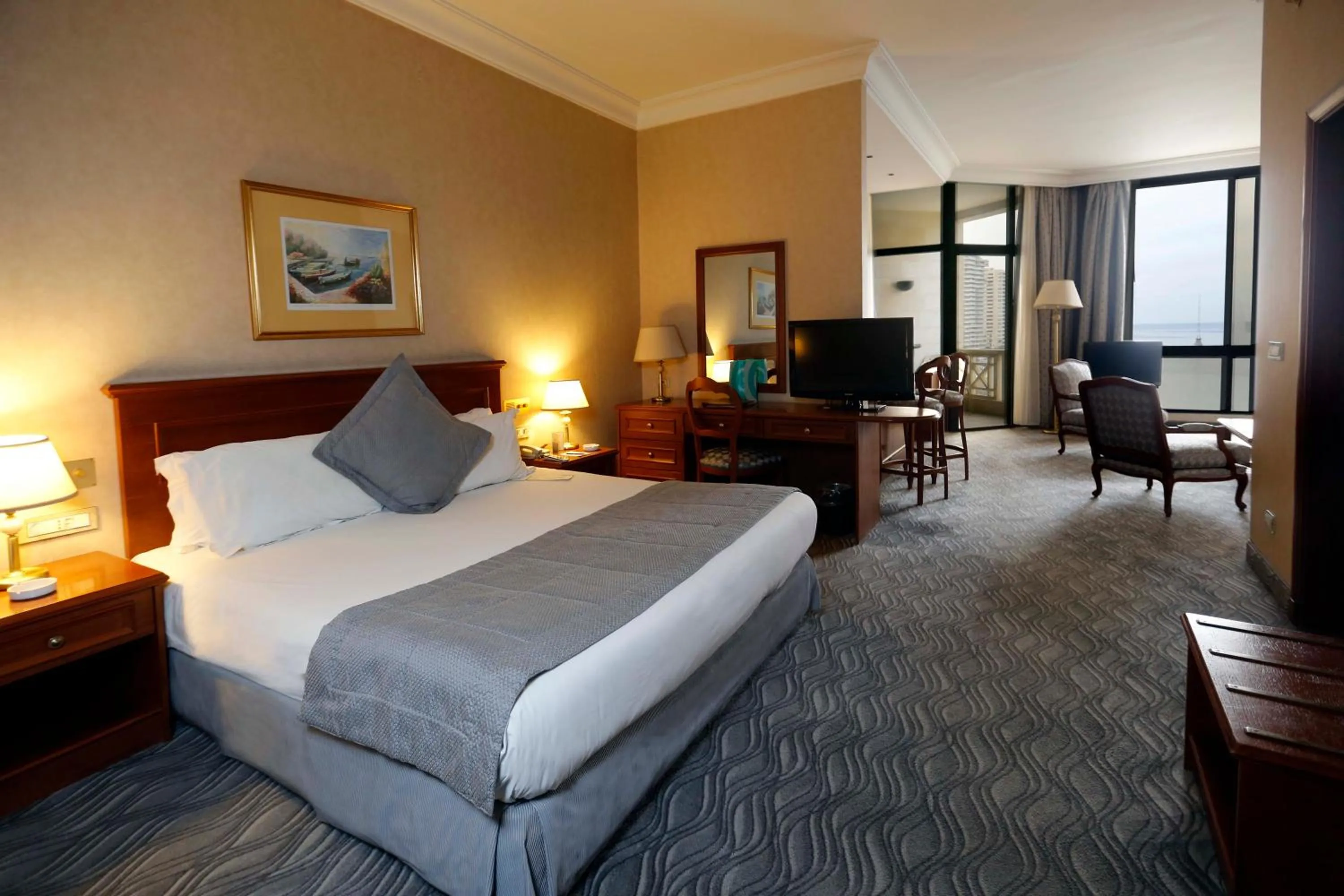 Bedroom, Bed in Bayview Hotel Beirut