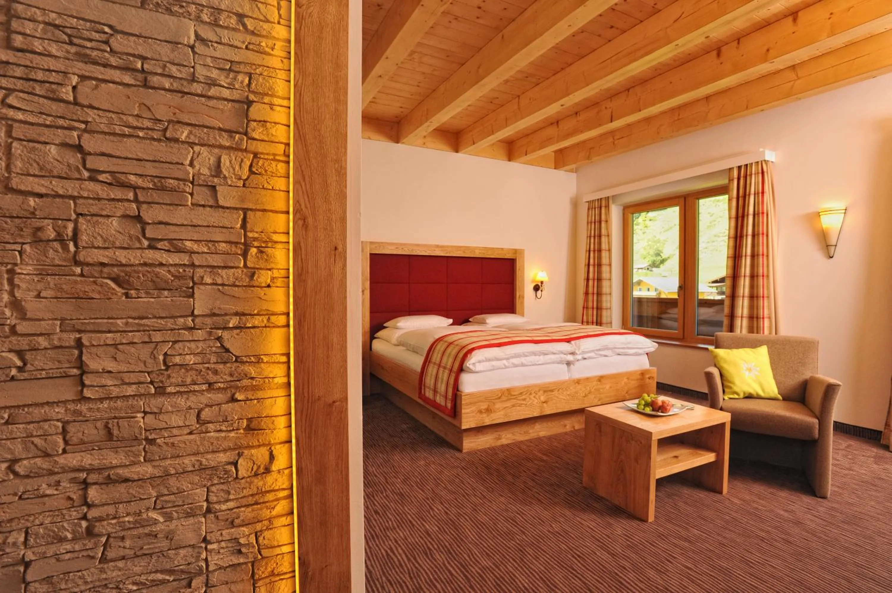 Photo of the whole room, Bed in Hotel Barbarahof Saalbach