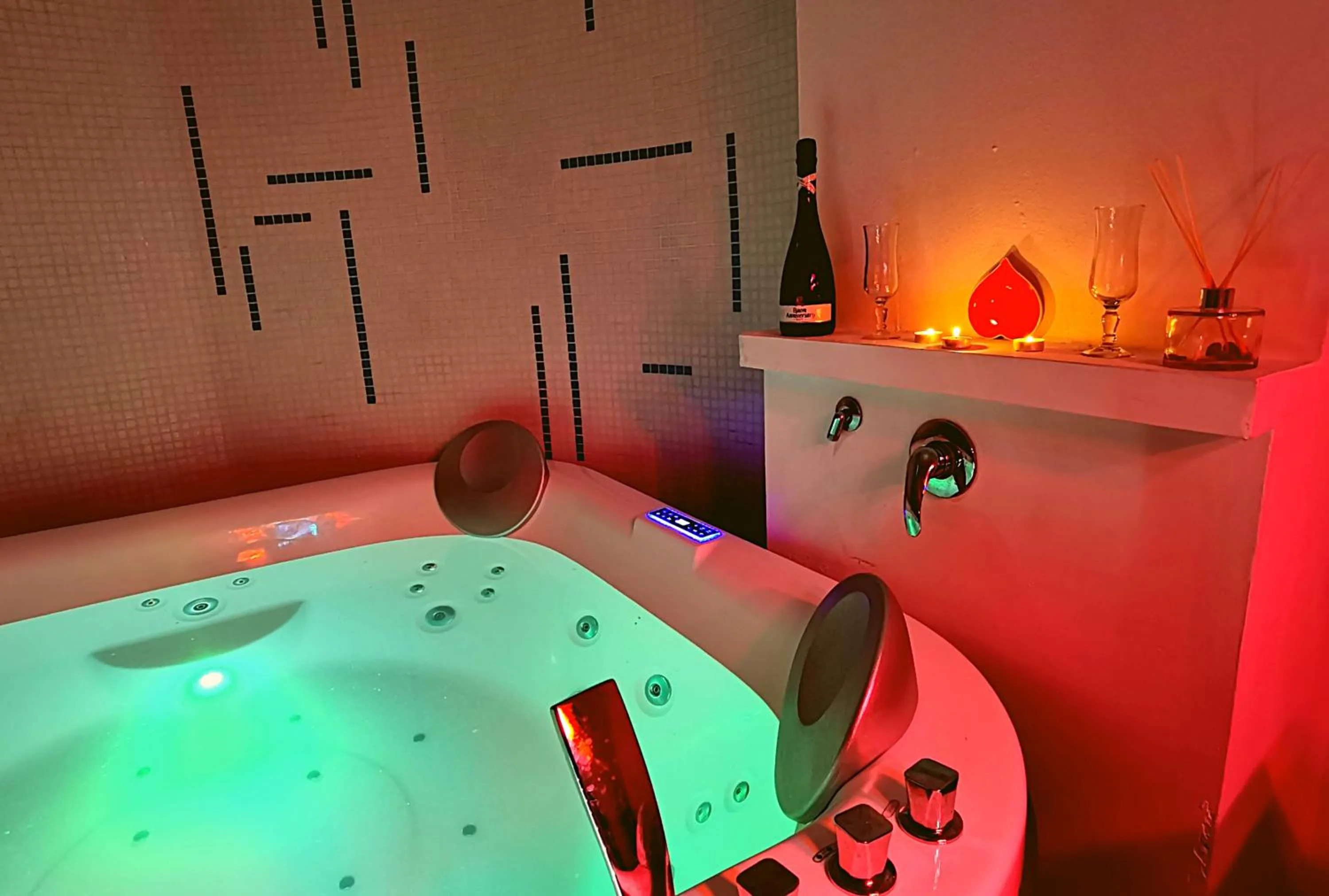 Hot Tub in Saracen Sands Hotel & Congress Centre - Palermo