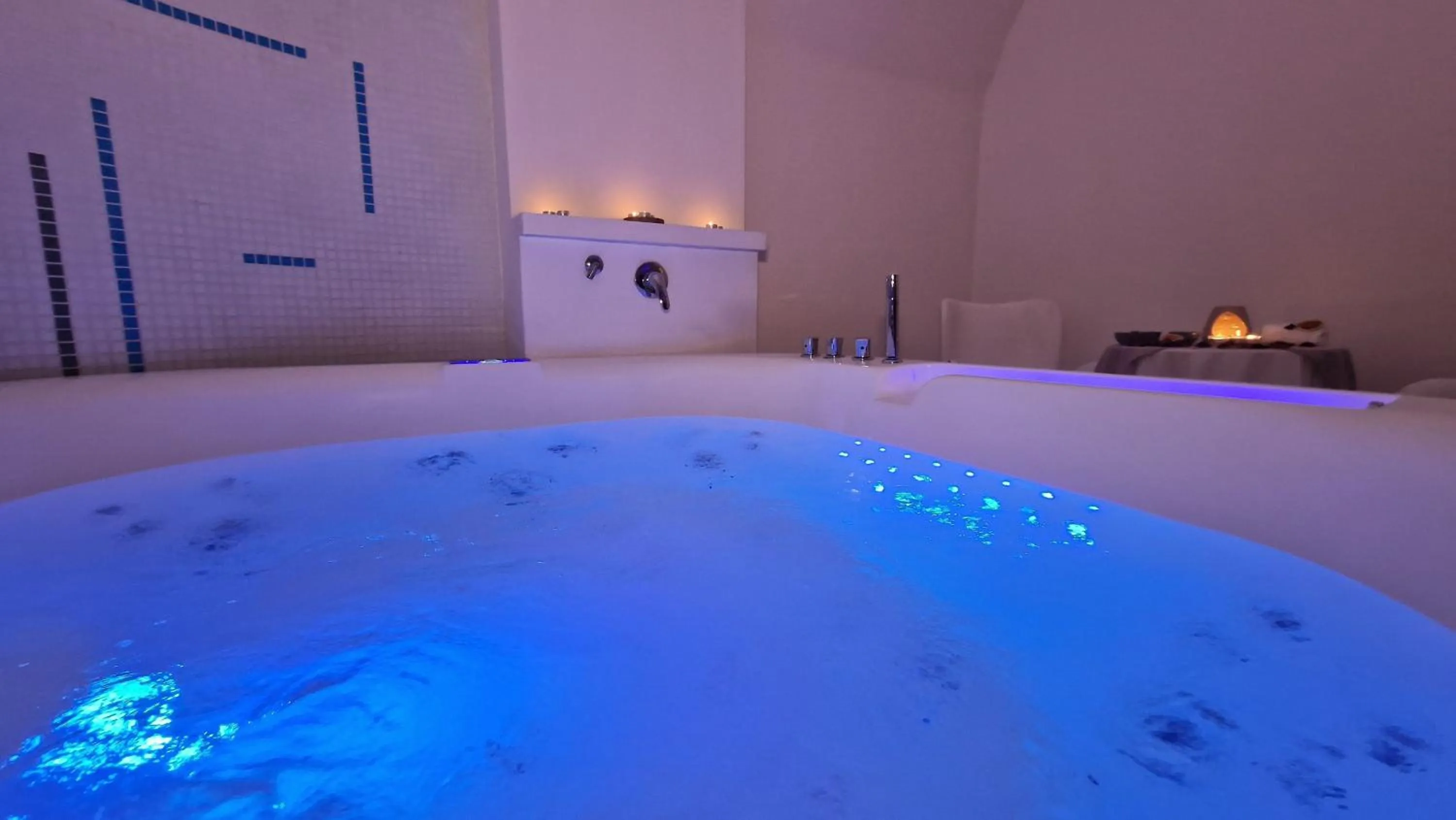 Hot Tub in Saracen Sands Hotel & Congress Centre - Palermo