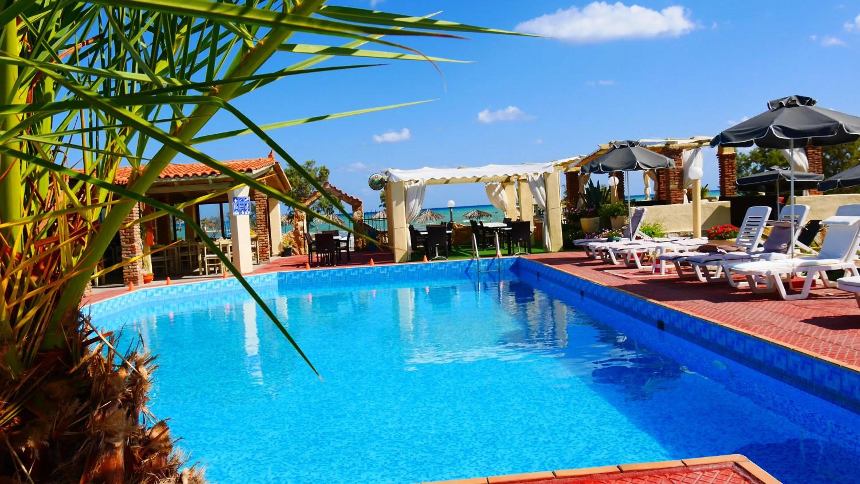 Swimming pool in Stavros Villas&Apartments
