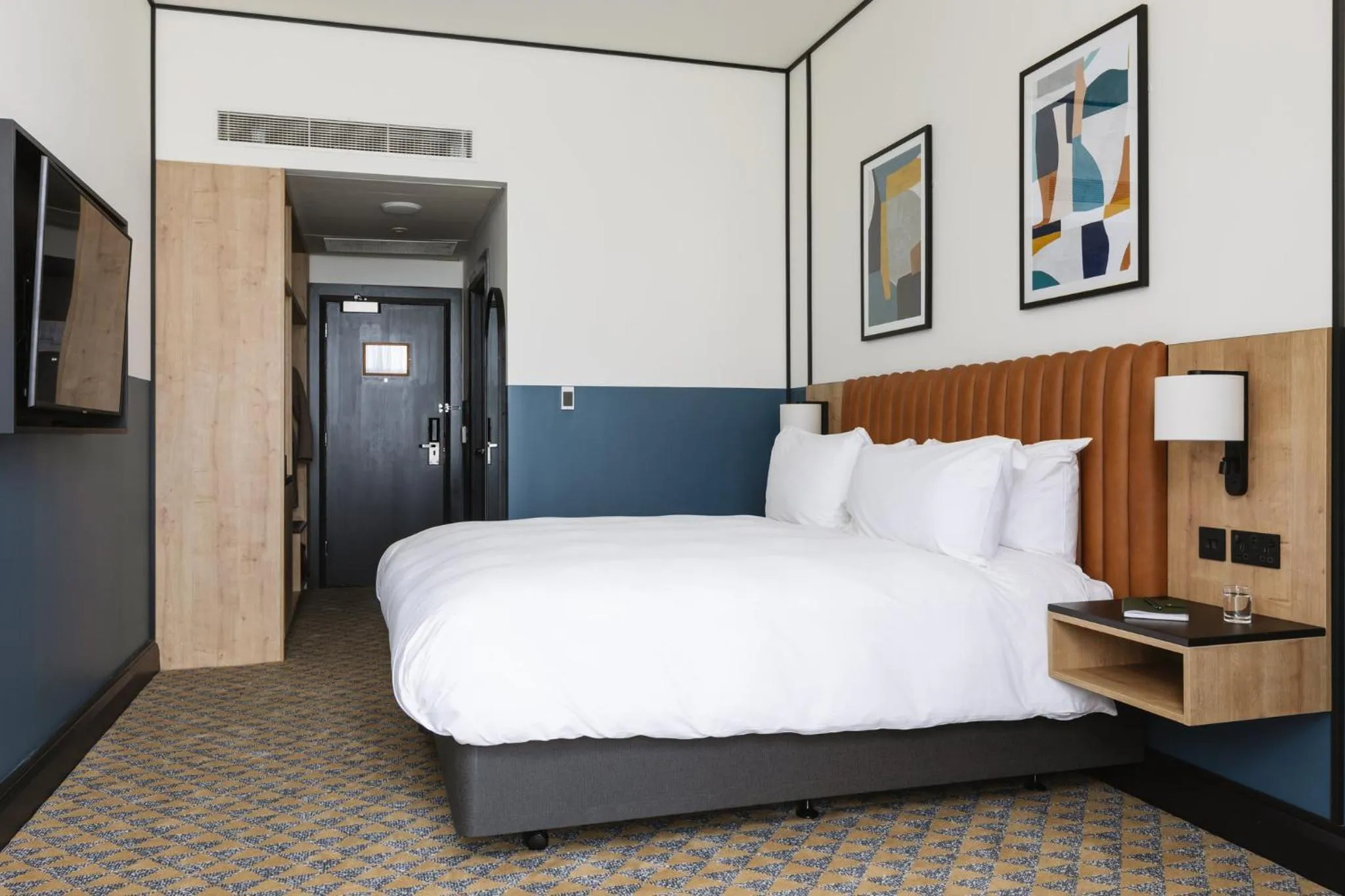 Photo of the whole room, Bed in voco Belfast by IHG