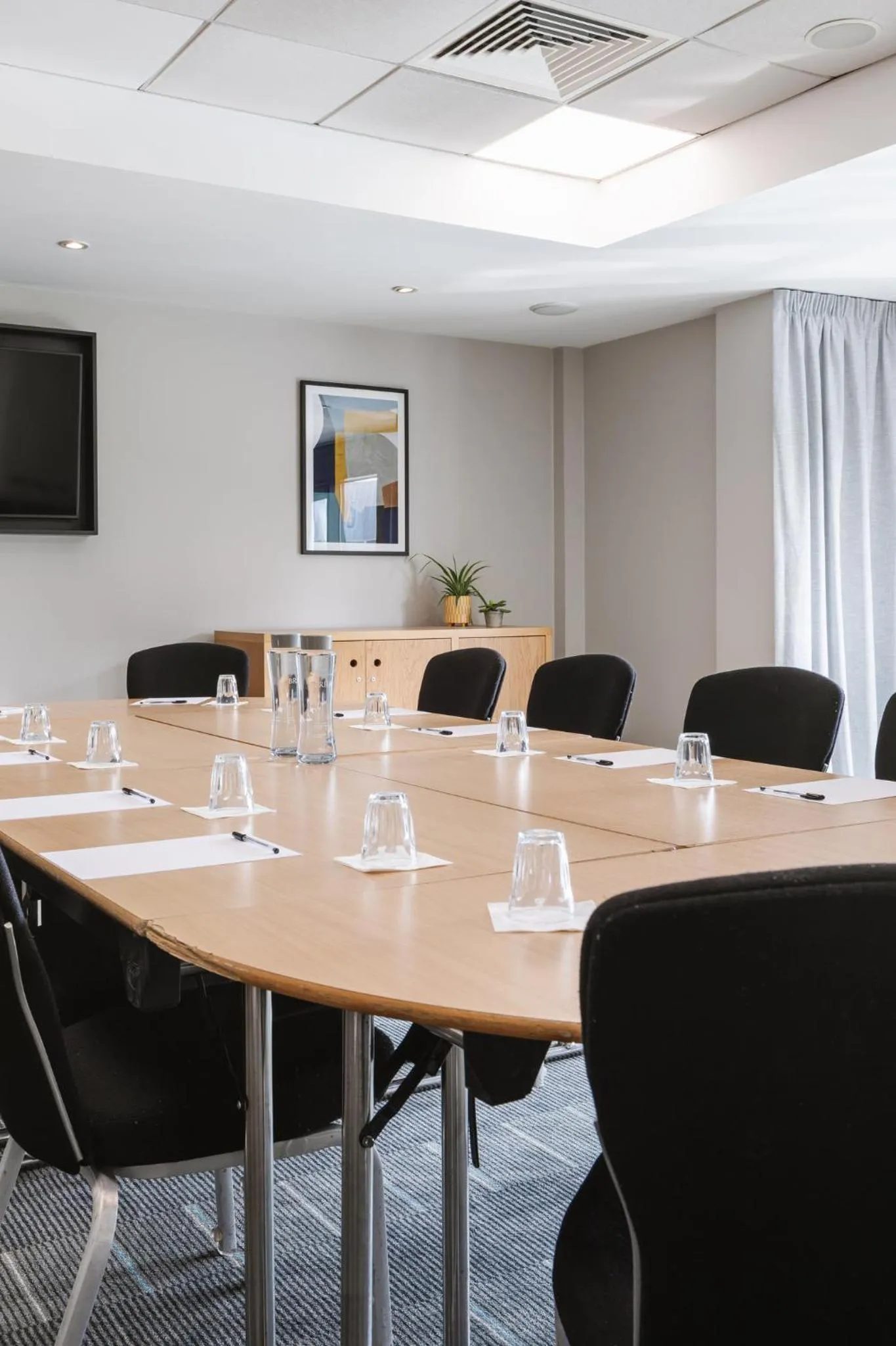 Meeting/conference room in voco Belfast by IHG