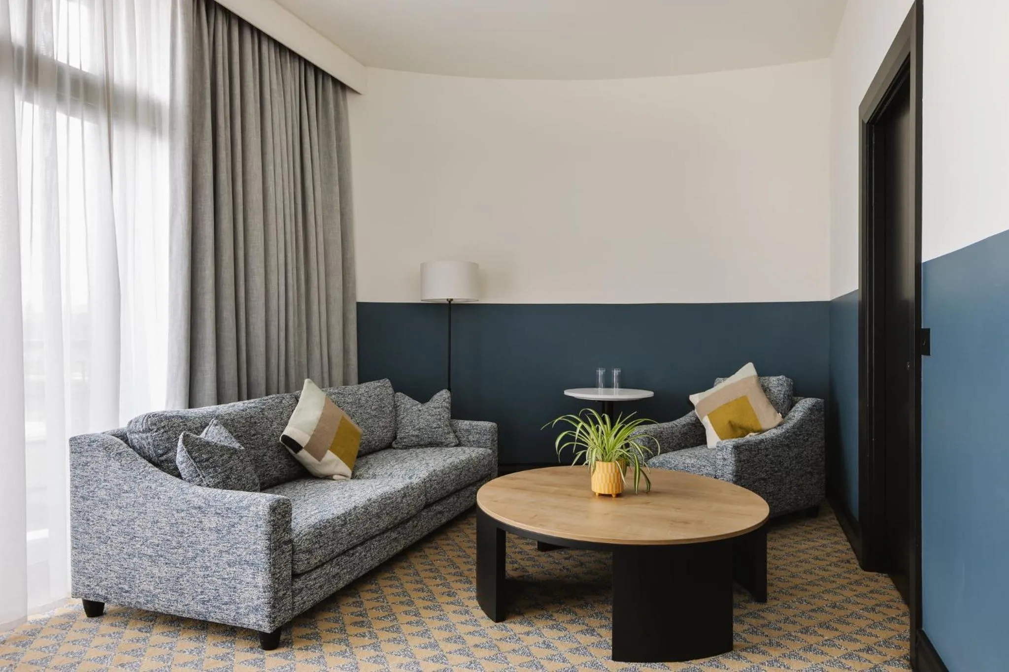 Photo of the whole room in voco Belfast by IHG