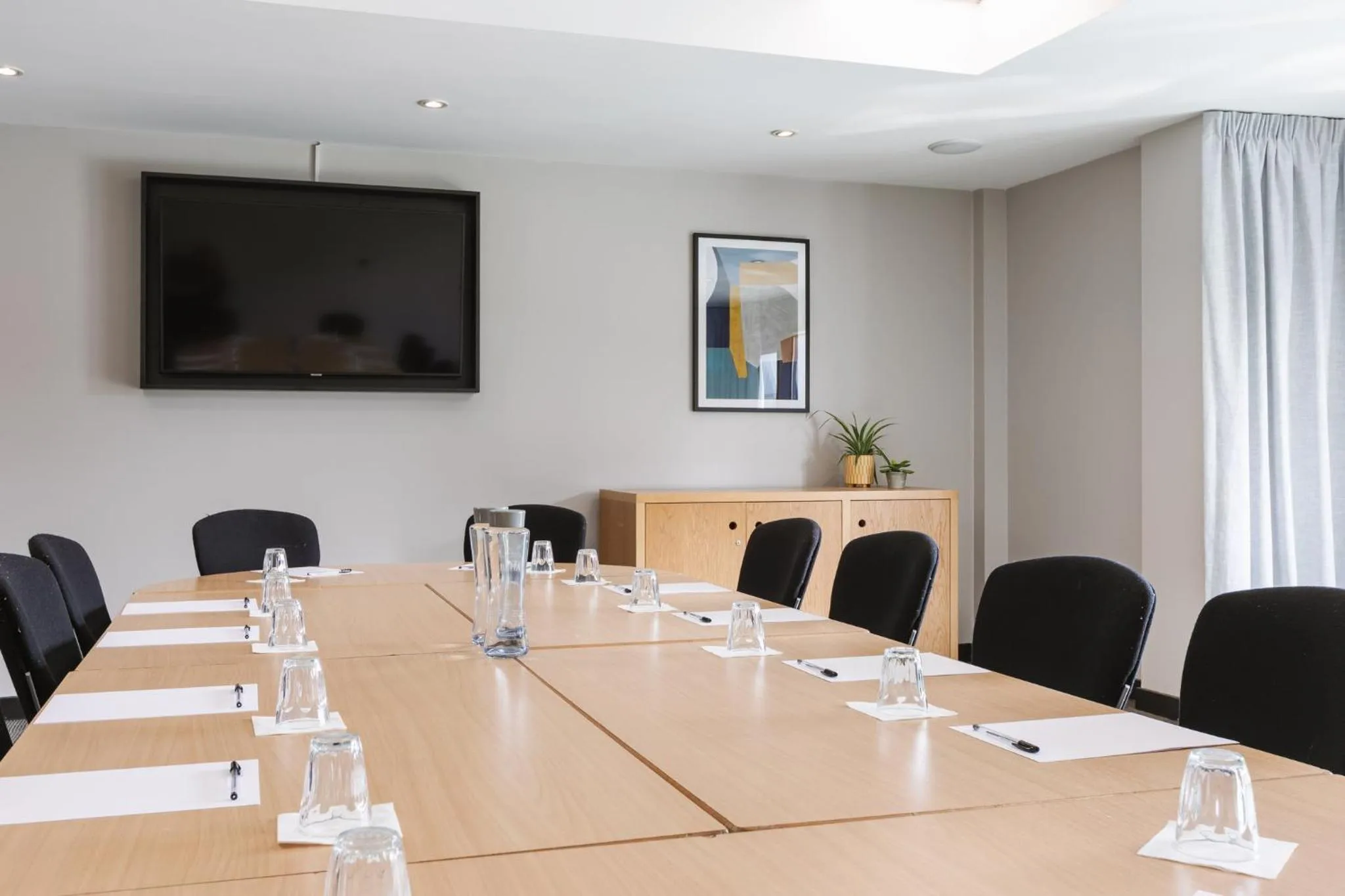 Meeting/conference room in voco Belfast by IHG