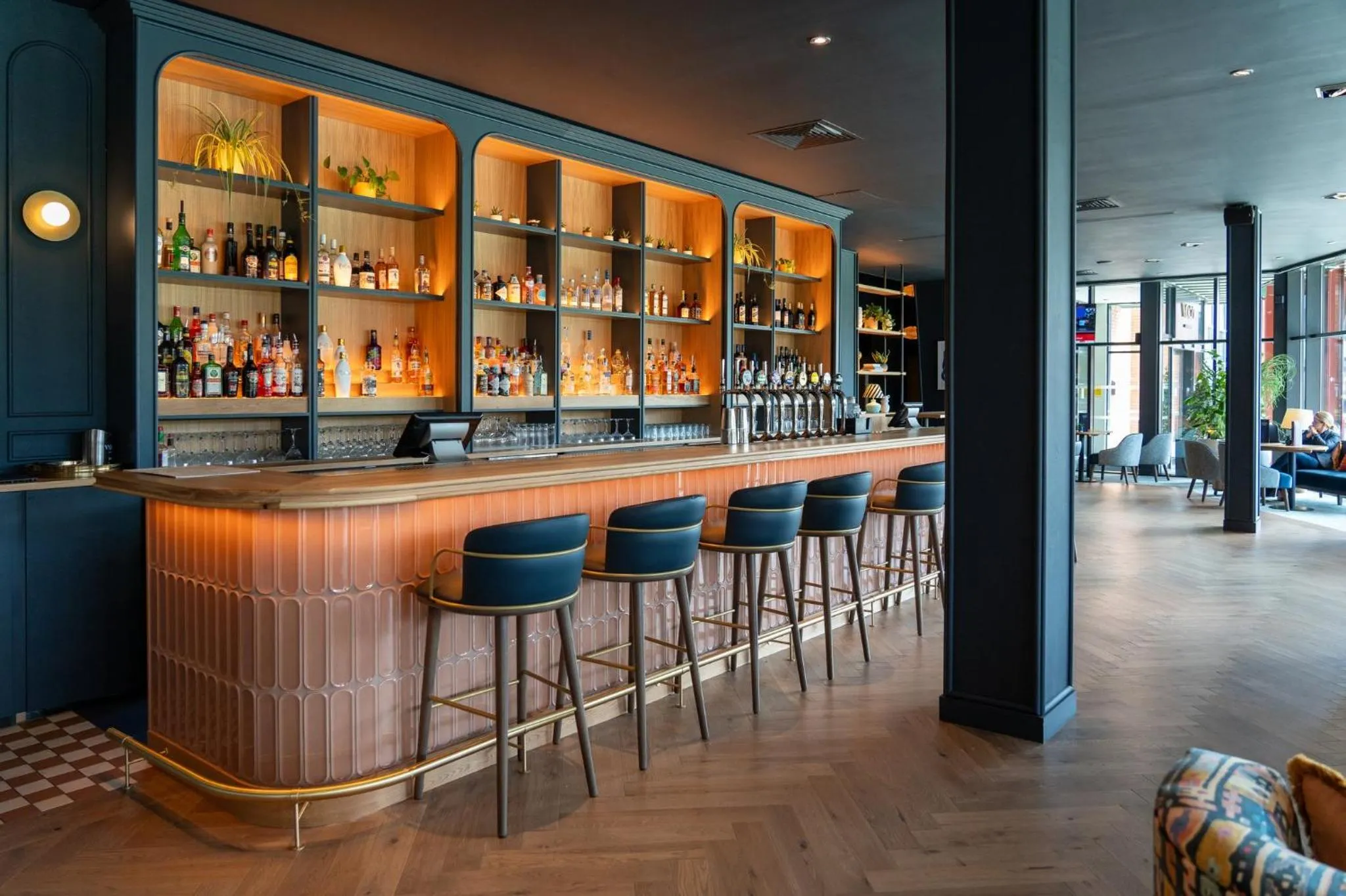 Lounge or bar in voco Belfast by IHG