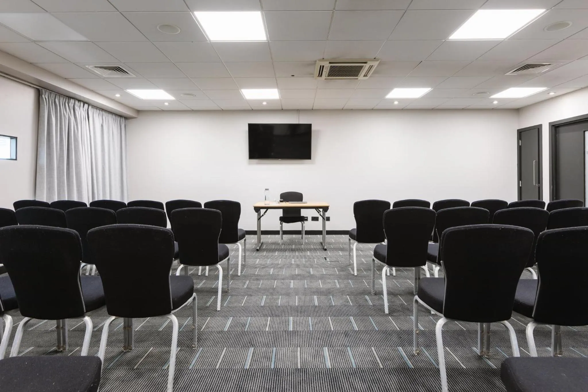 Meeting/conference room in voco Belfast by IHG