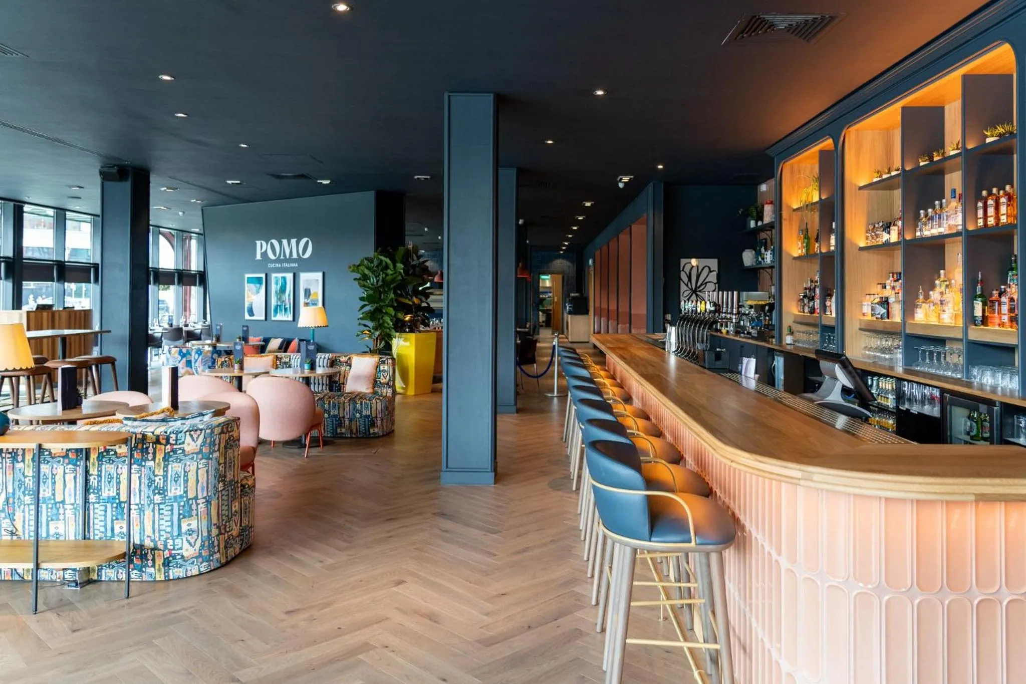 Lounge or bar in voco Belfast by IHG