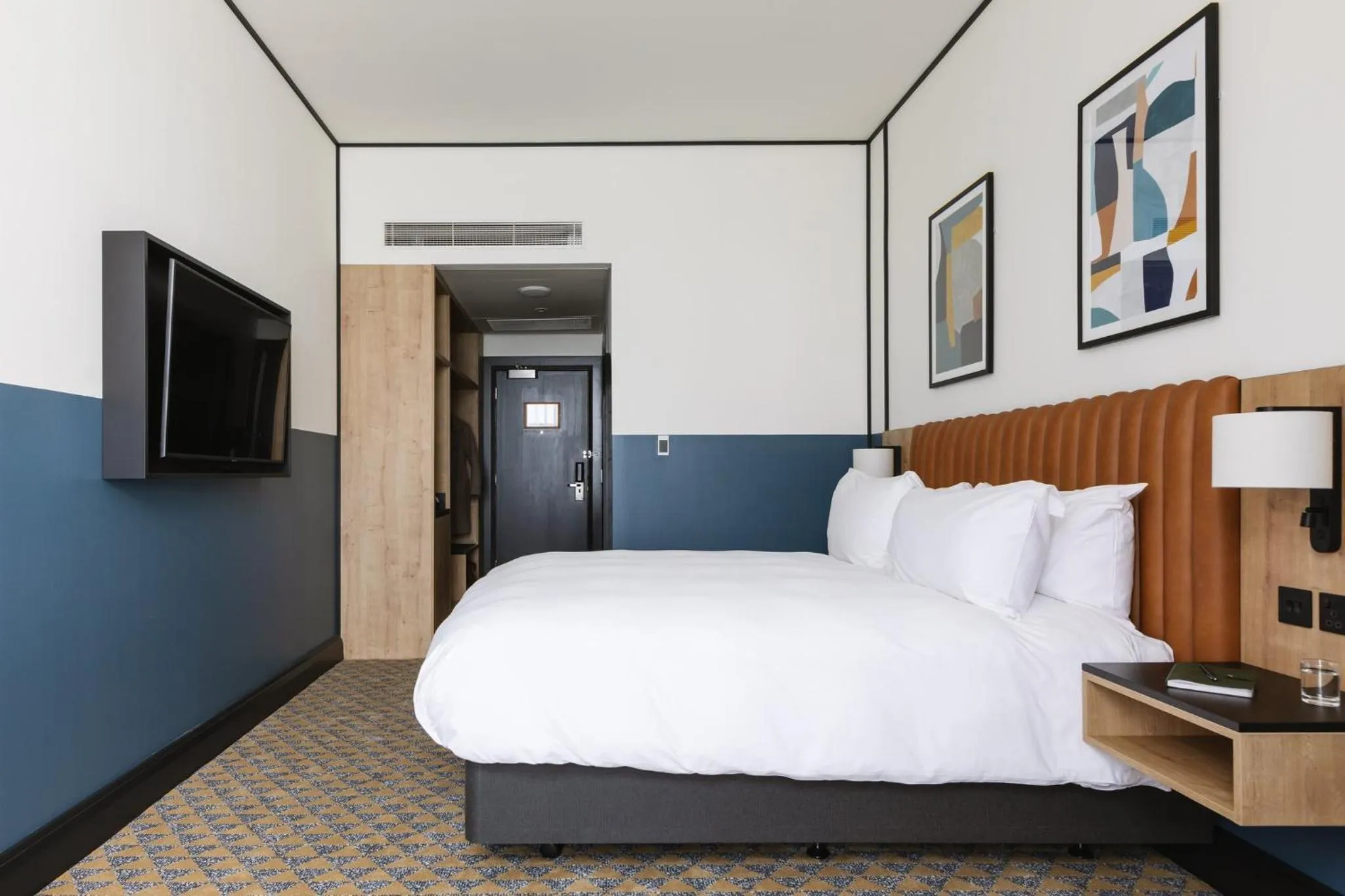 Photo of the whole room, Bed in voco Belfast by IHG