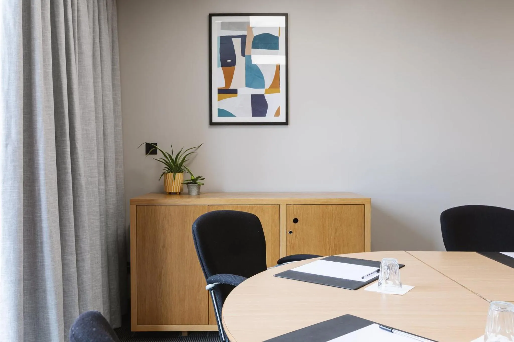 Meeting/conference room in voco Belfast by IHG
