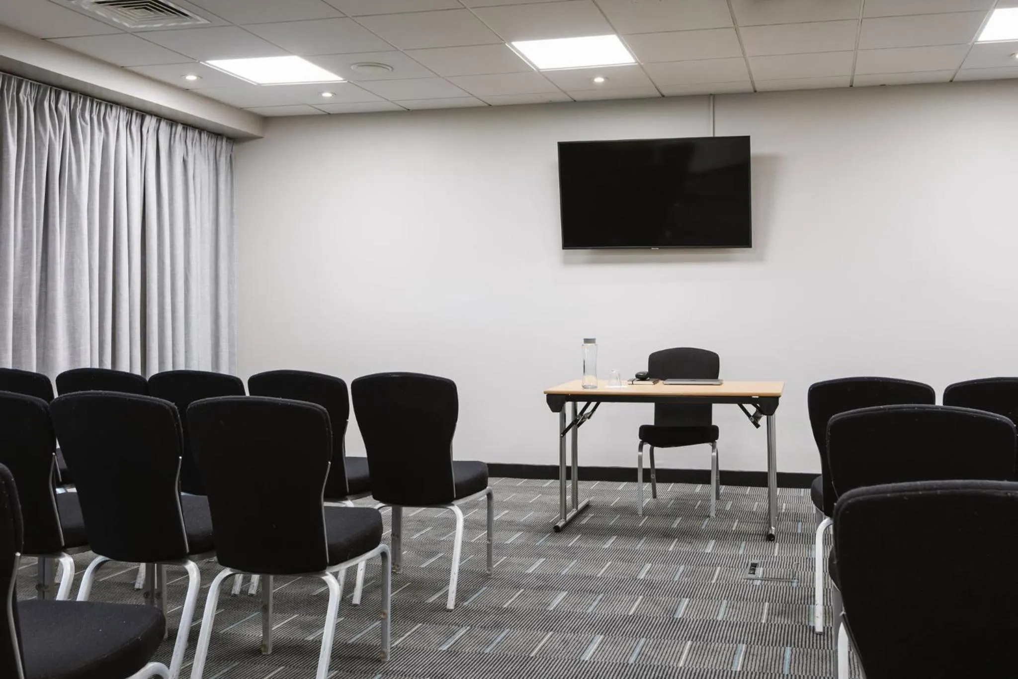Meeting/conference room in voco Belfast by IHG