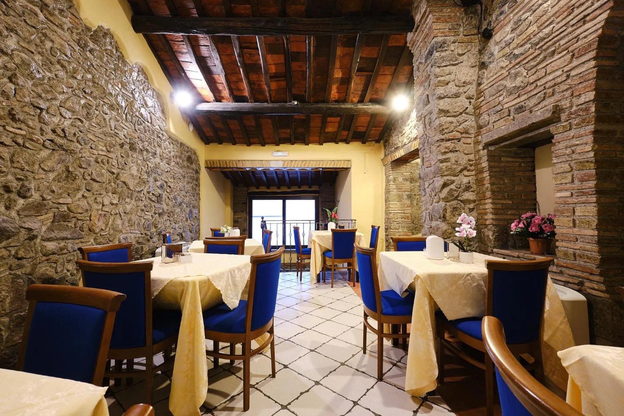 Restaurant/places to eat in Albergo Della Posta