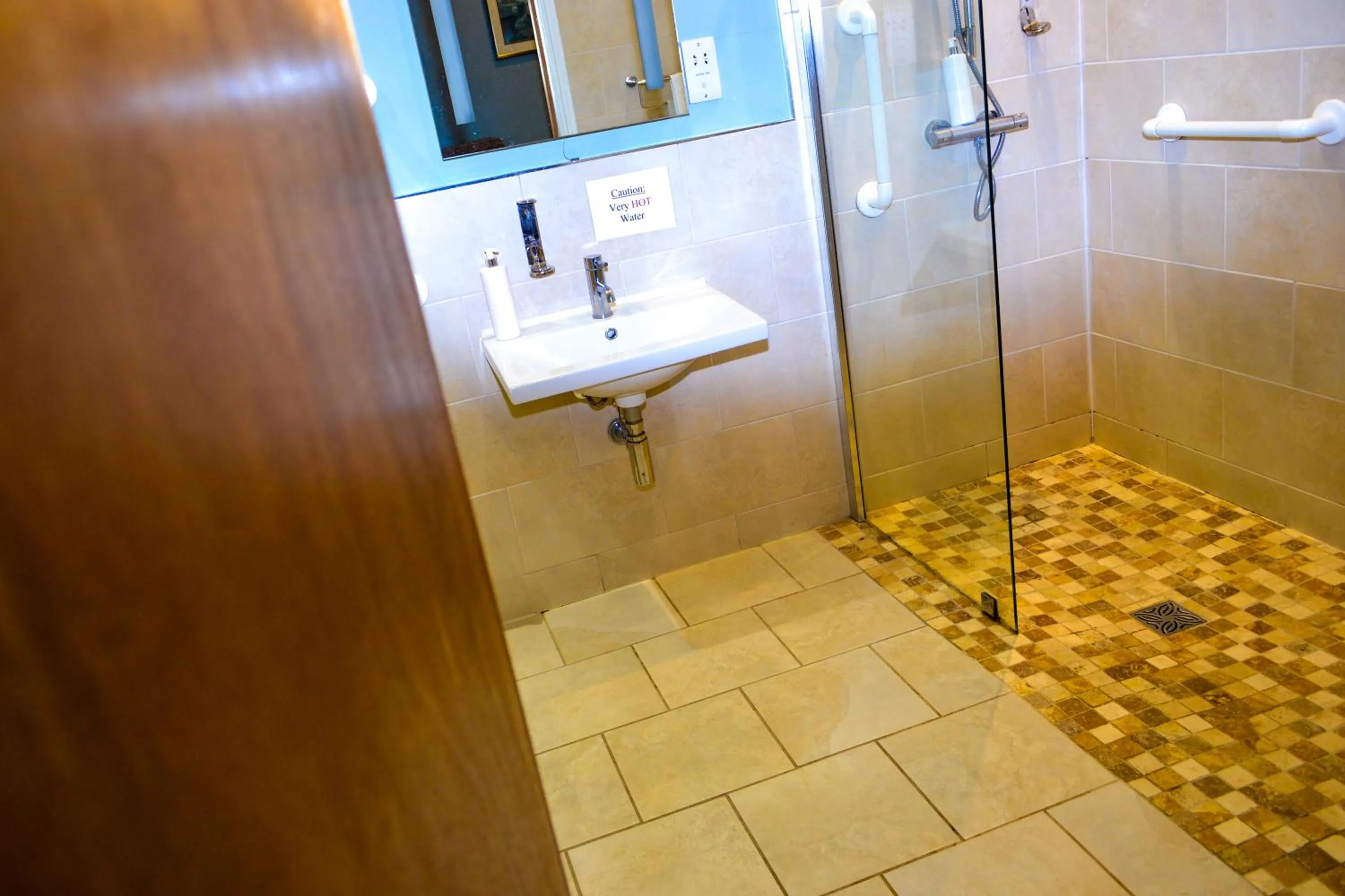 Ty Newydd Country Hotel