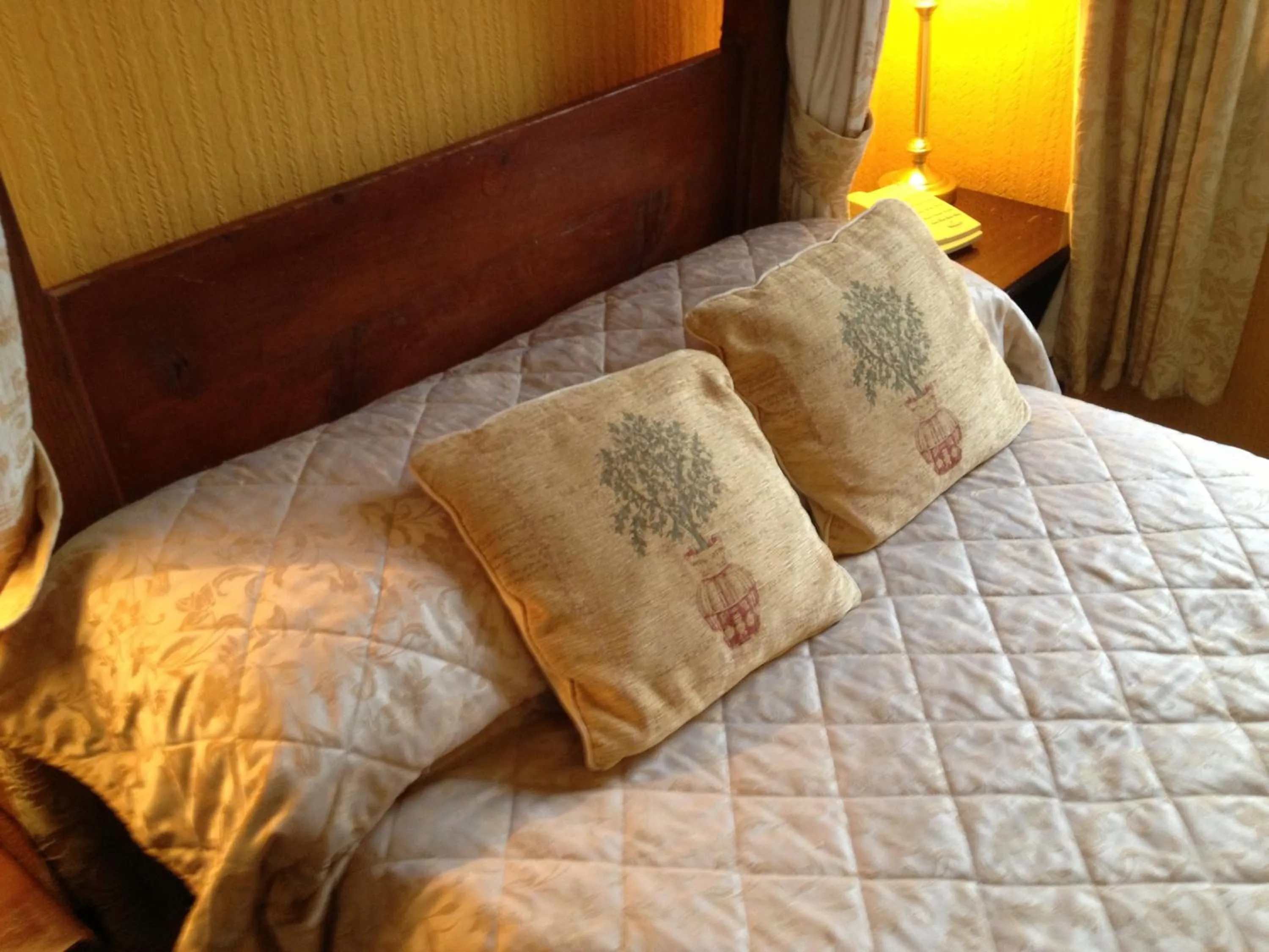Decorative detail, Bed in Ty Newydd Country Hotel