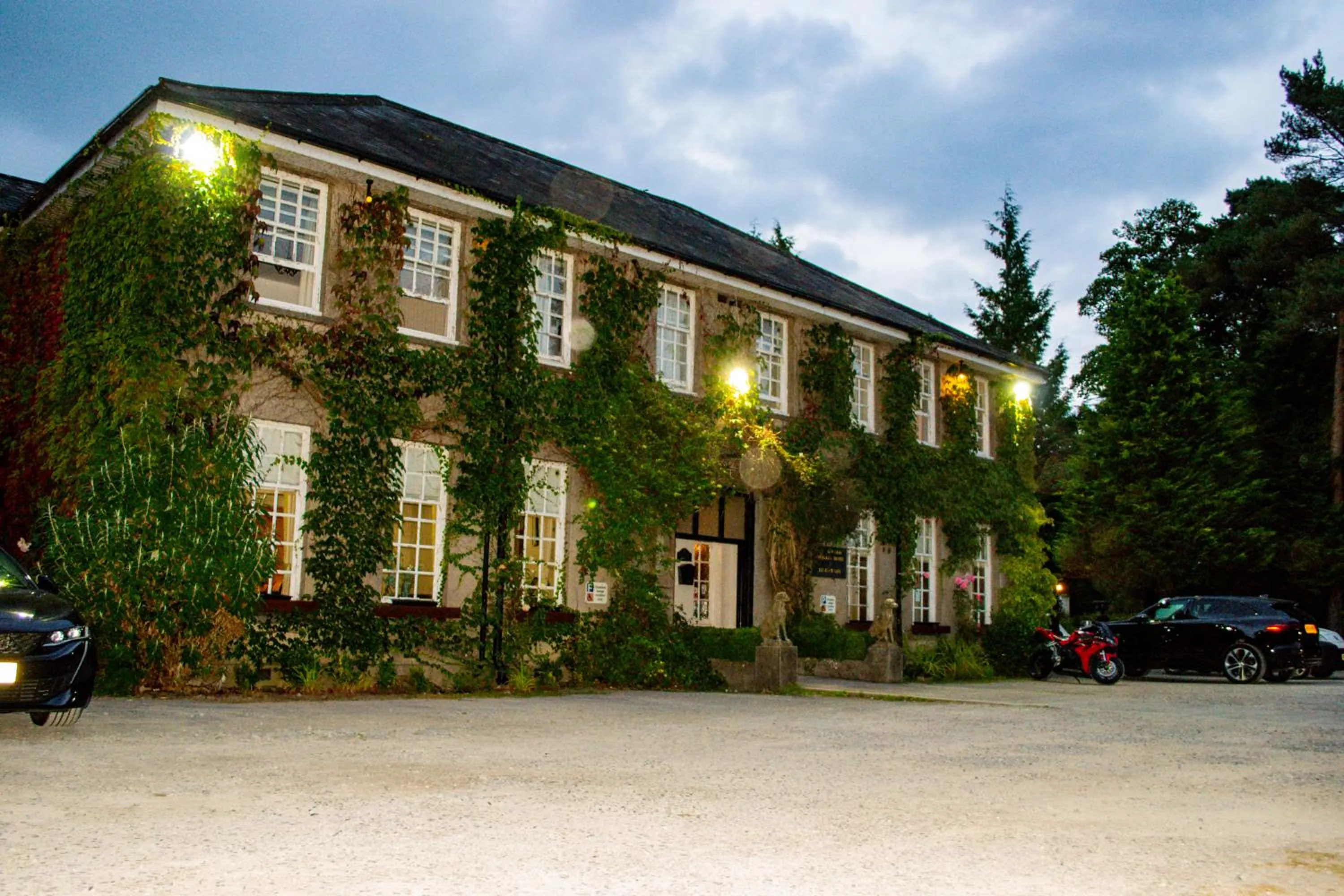 Ty Newydd Country Hotel