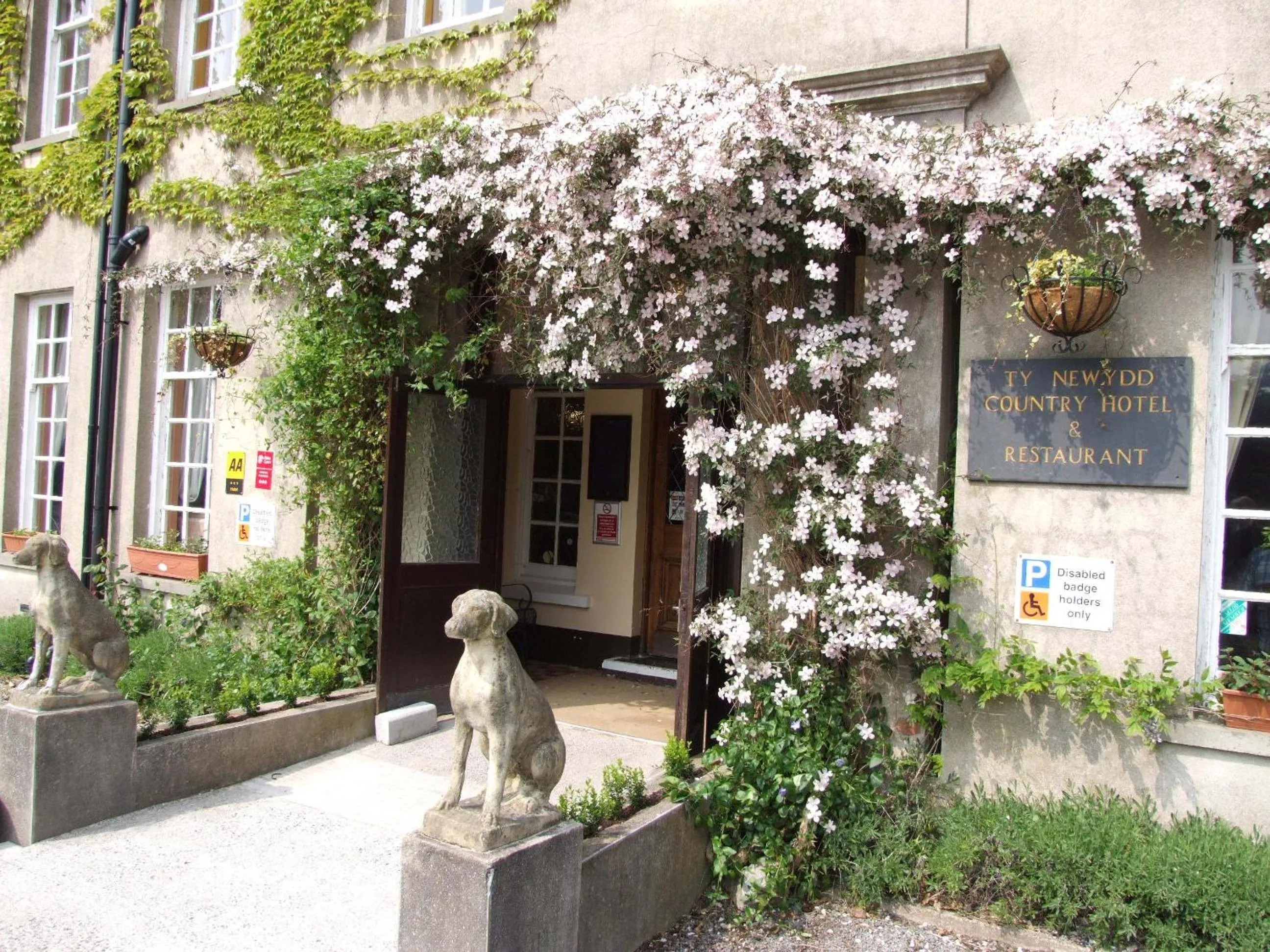 Facade/entrance in Ty Newydd Country Hotel