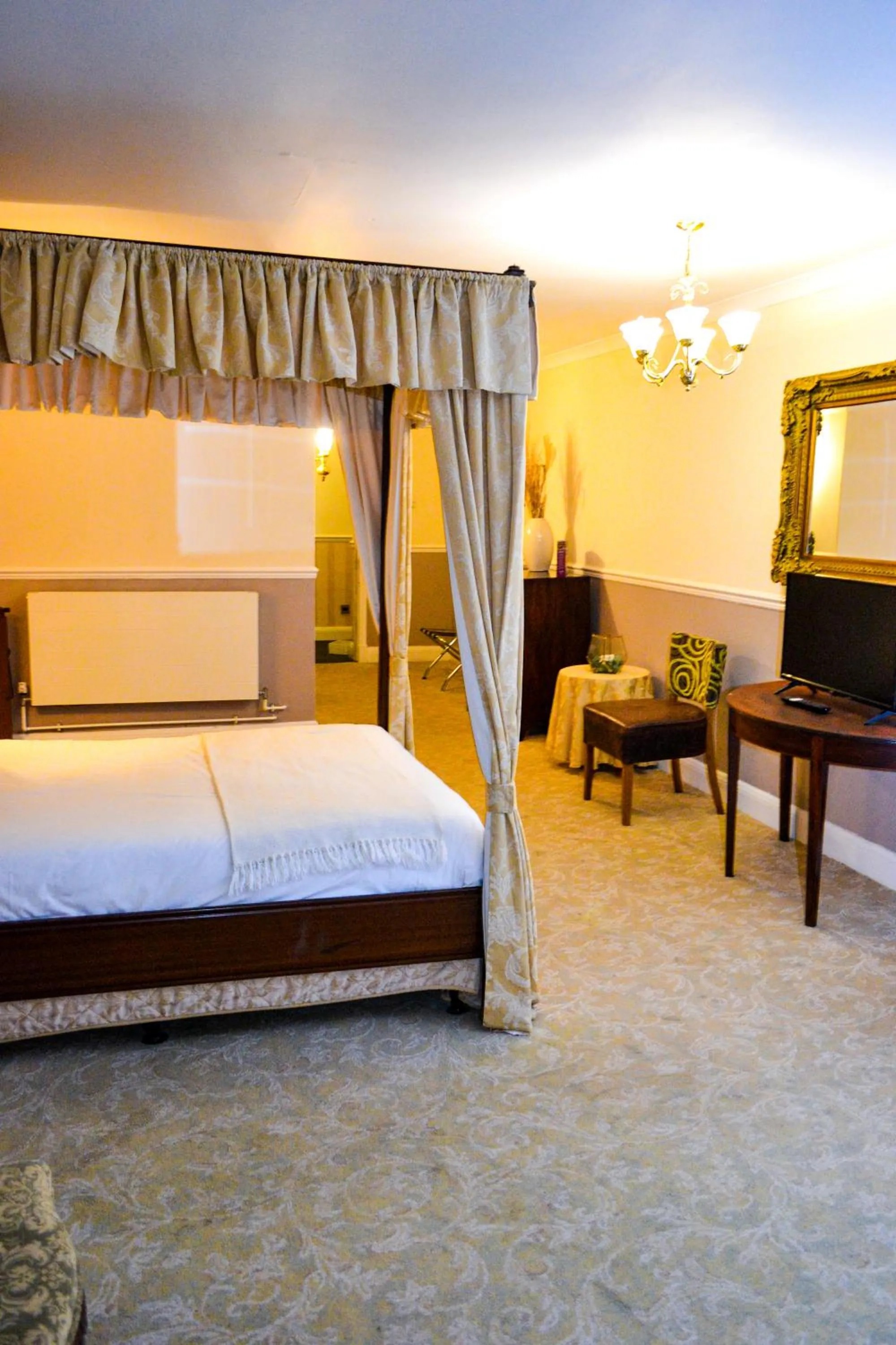 Bed in Ty Newydd Country Hotel