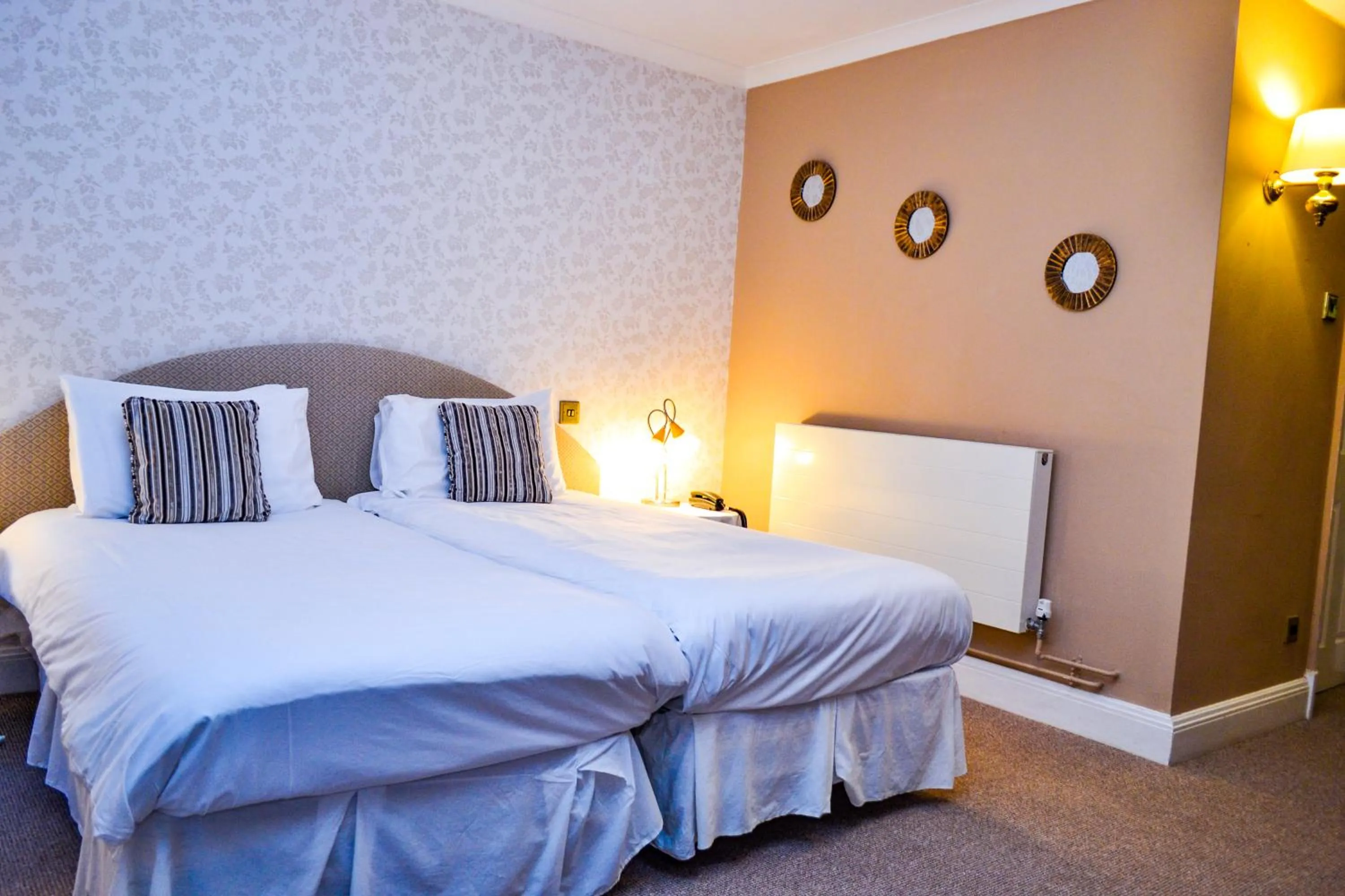 Bed in Ty Newydd Country Hotel