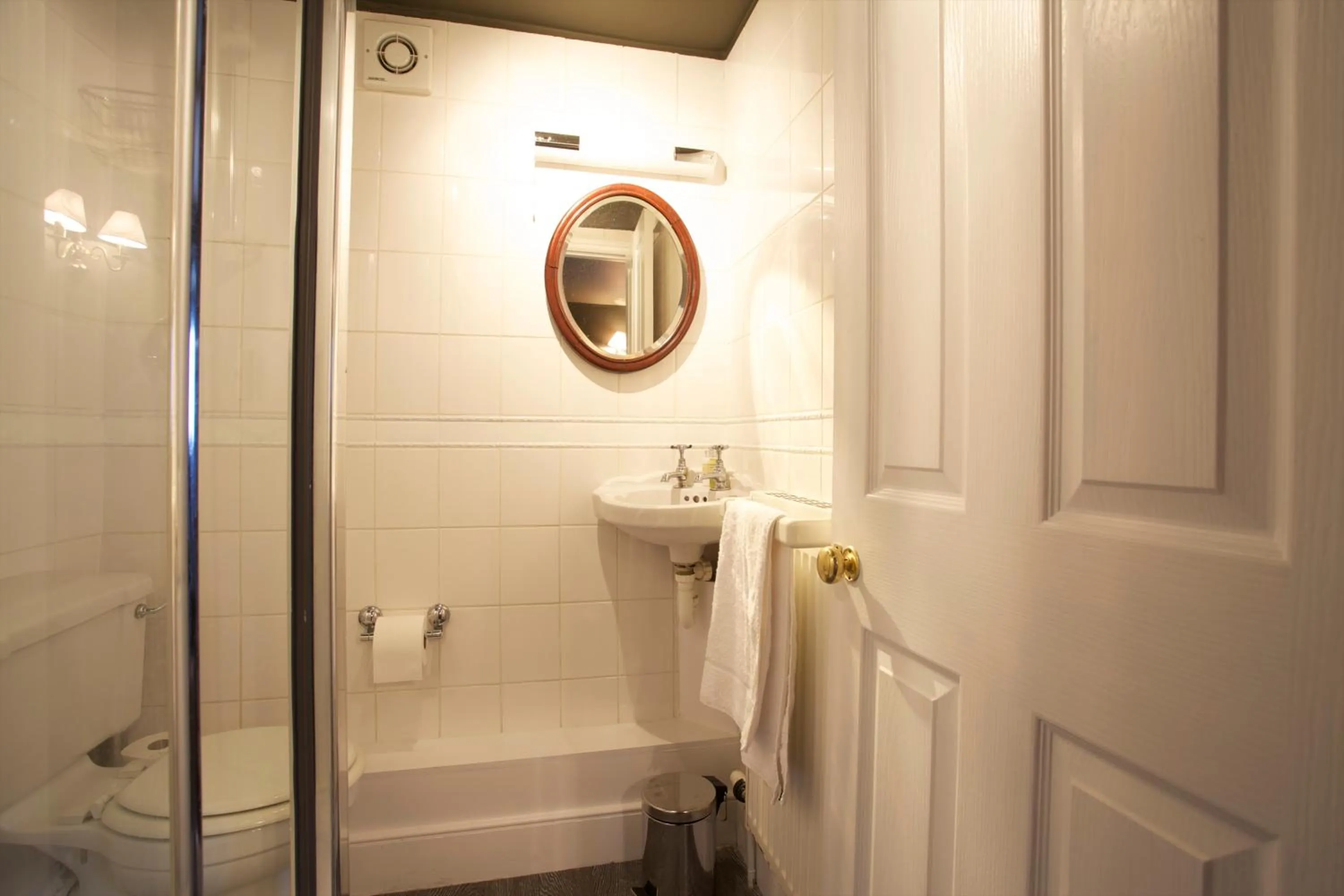 Bathroom in The Kings Arms