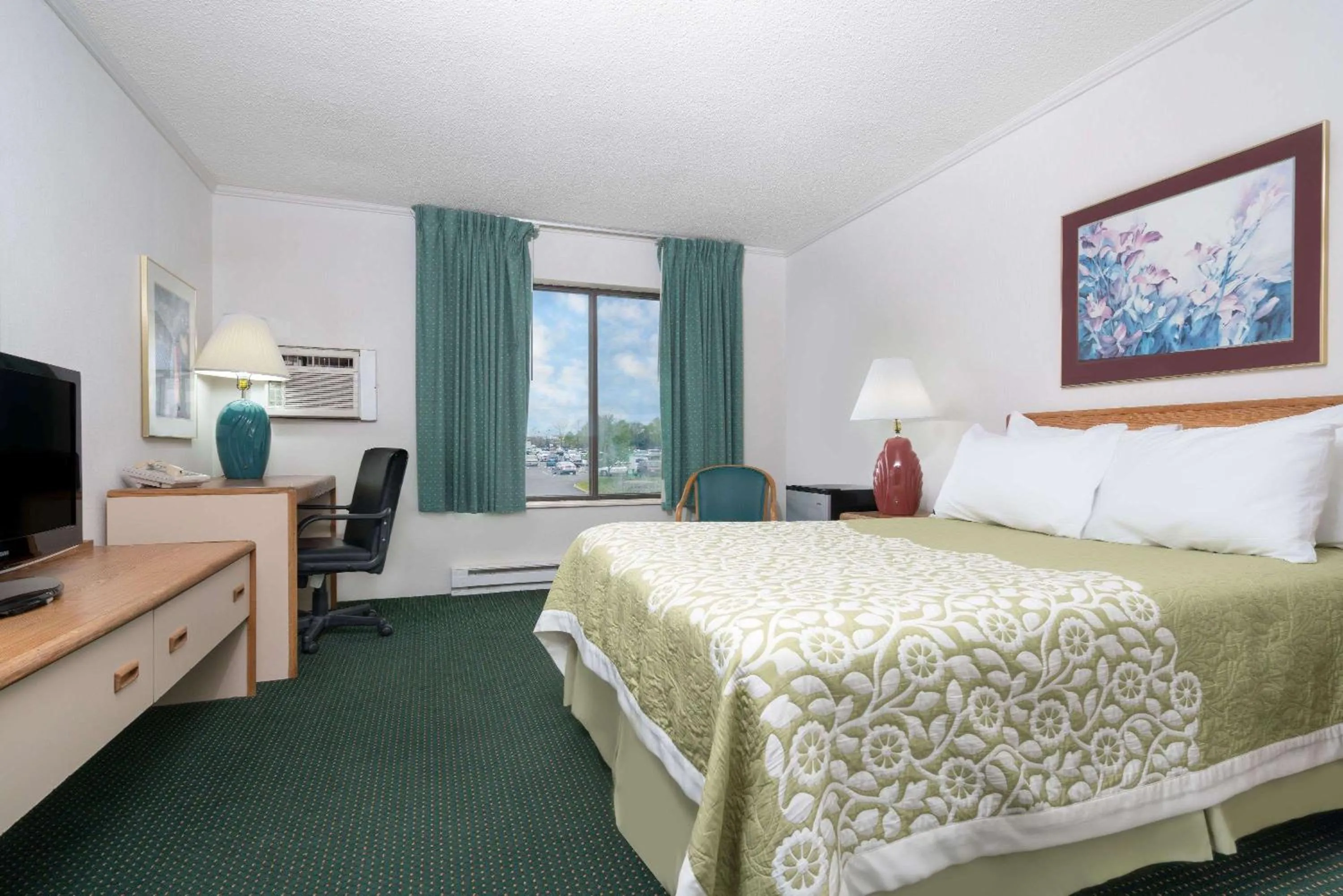 Photo of the whole room, Bed in Days Inn by Wyndham St Cloud