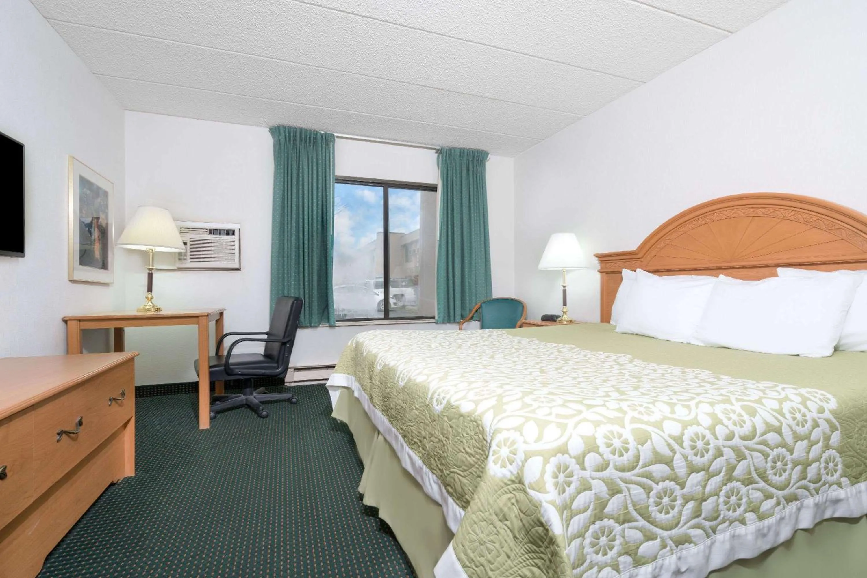 Photo of the whole room, Bed in Days Inn by Wyndham St Cloud
