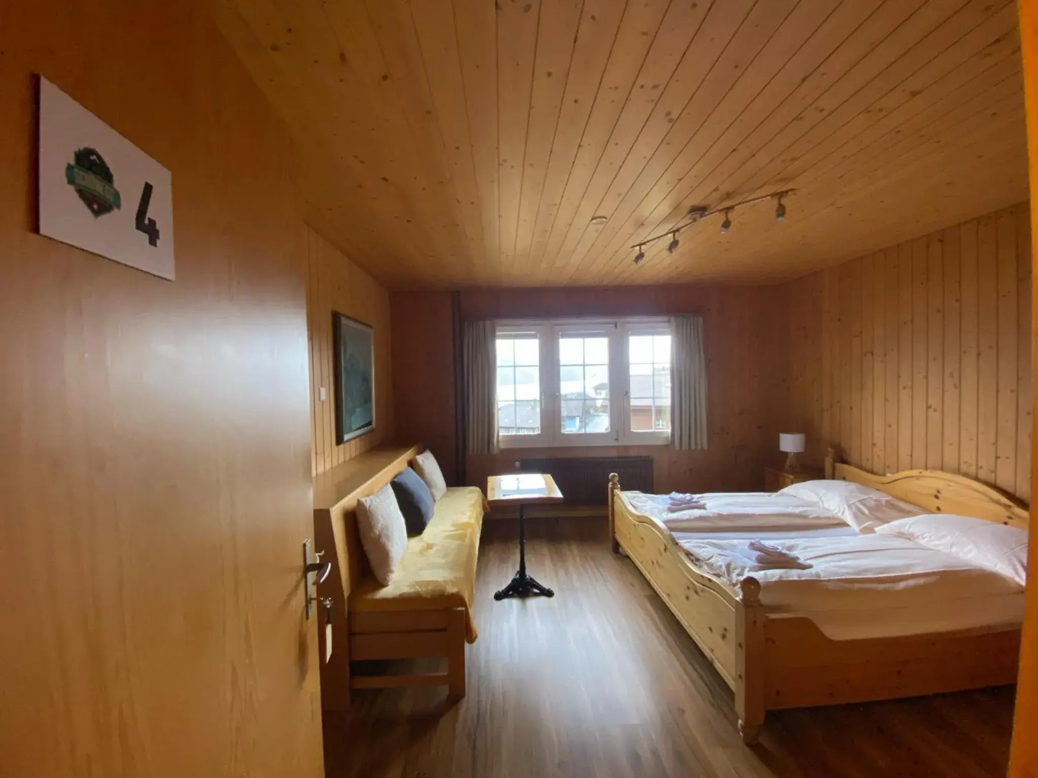 Double Room with Private External Bathroom (Schönegg) - single occupancy in B & B Brienz Double Room with Private External Bathroom (Schönegg) - single occupancy in B & B Brienz