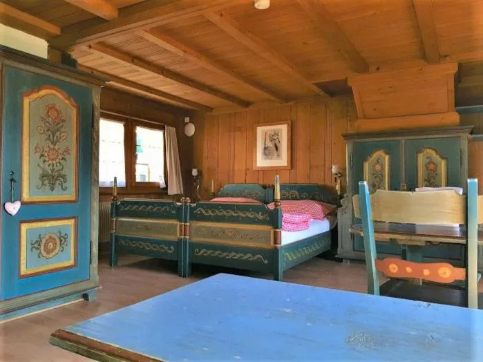Photo of the whole room, Bed in B & B Brienz