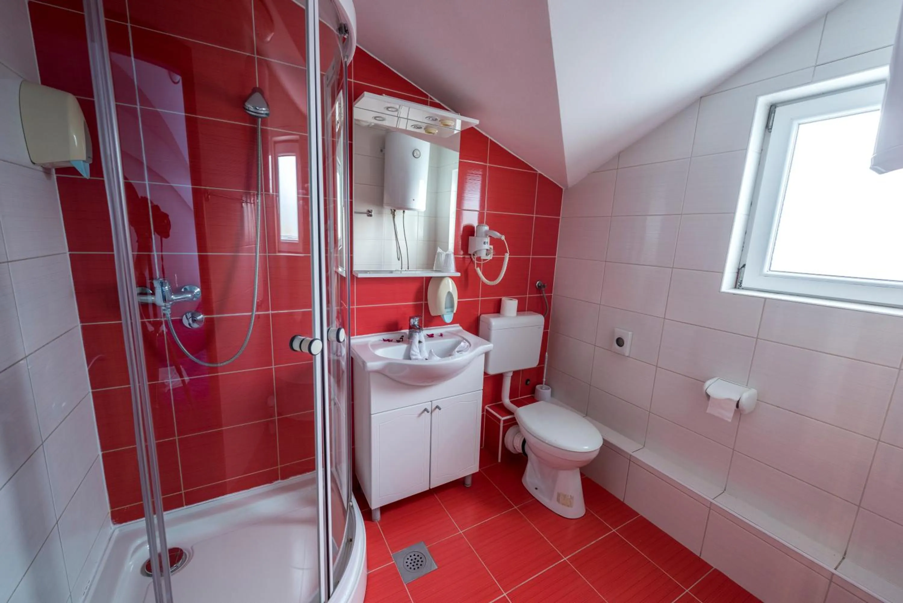 Shower in Hotel Oasis