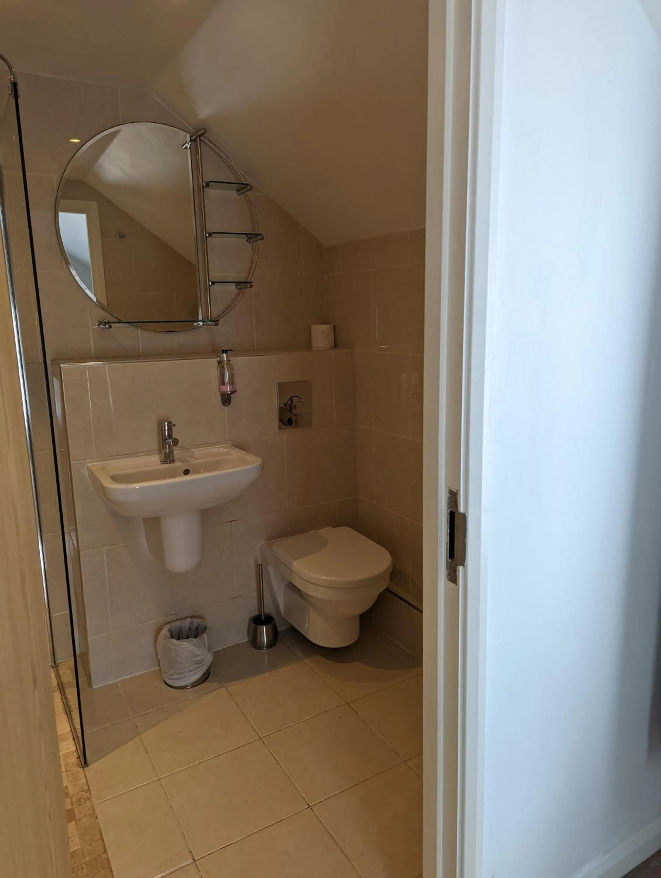 Barley Sheaf, Old Bridge Street EN SUITE ROOMS, ROOM ONLY