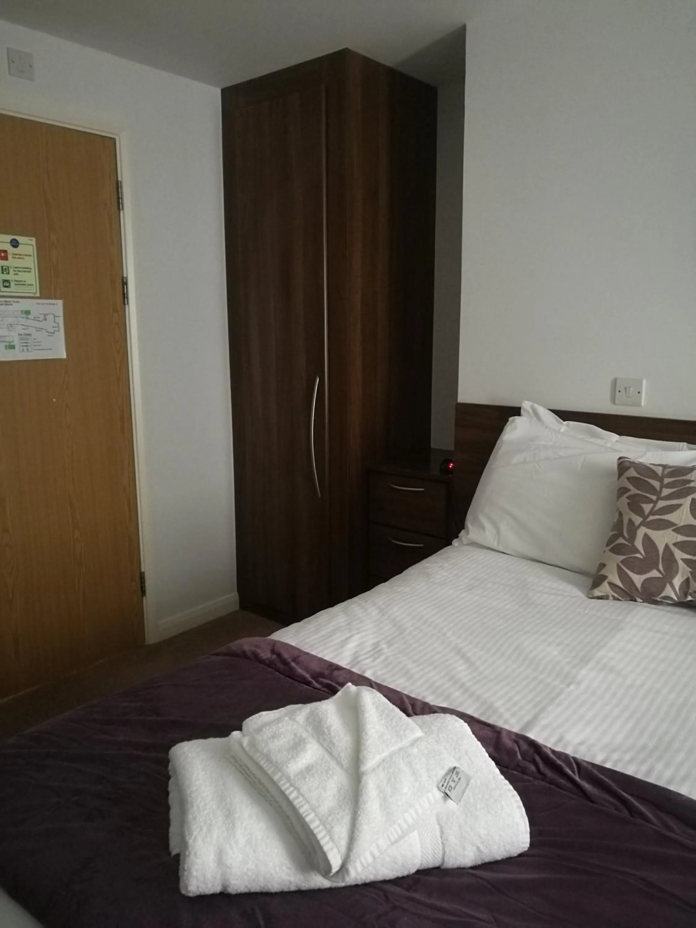 Bed in Barley Sheaf, Old Bridge Street EN SUITE ROOMS, ROOM ONLY